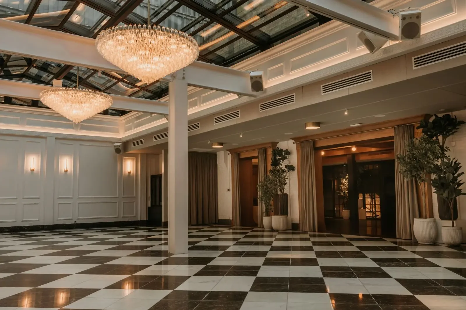 Modern wedding venue in downtown Chicago without tables