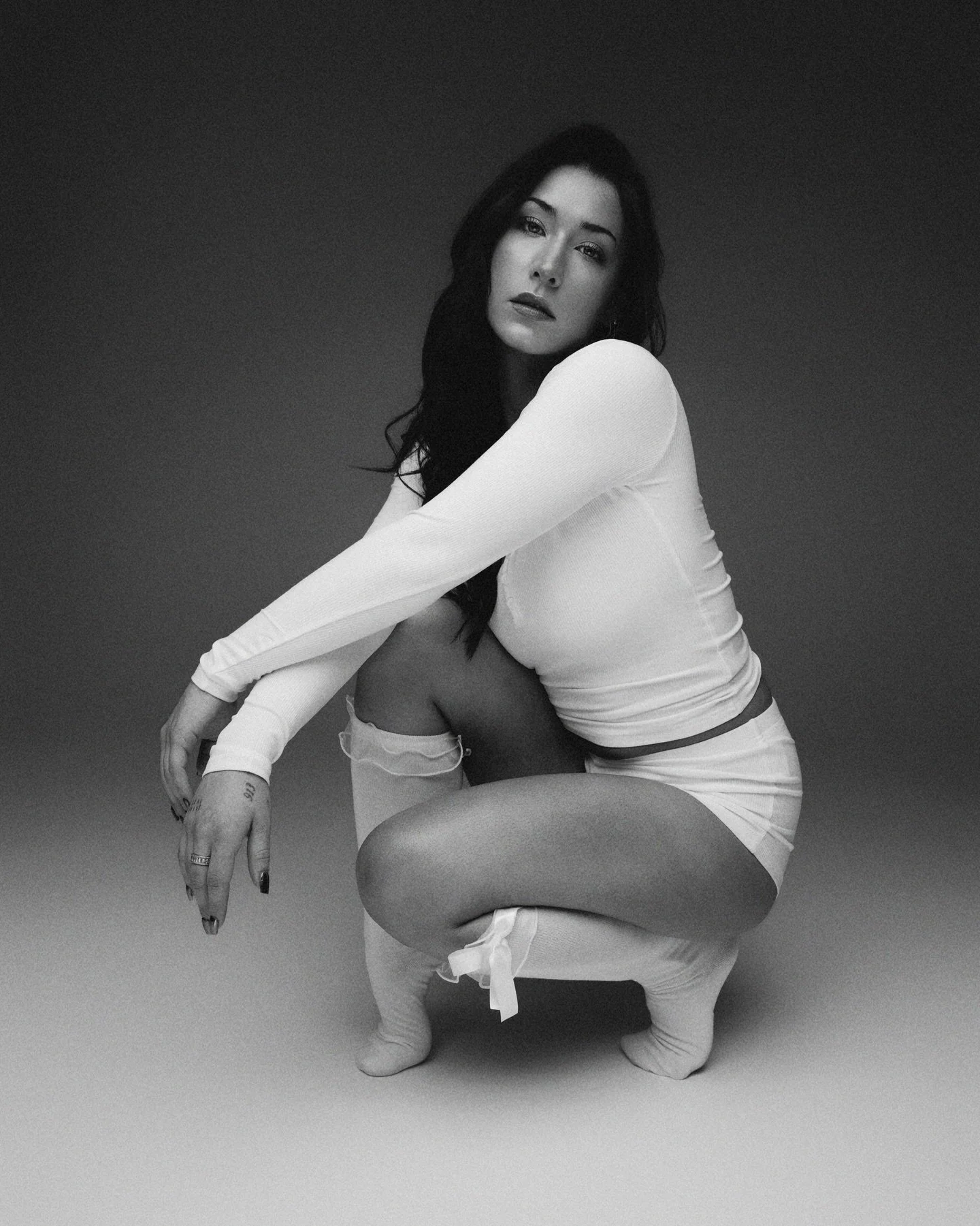 Black and white vibes for today featuring @madjny 🤍🖤

&bull;
&bull;

#blackandwhitephotography #moodyports #studiovibes #motivatedvisuals