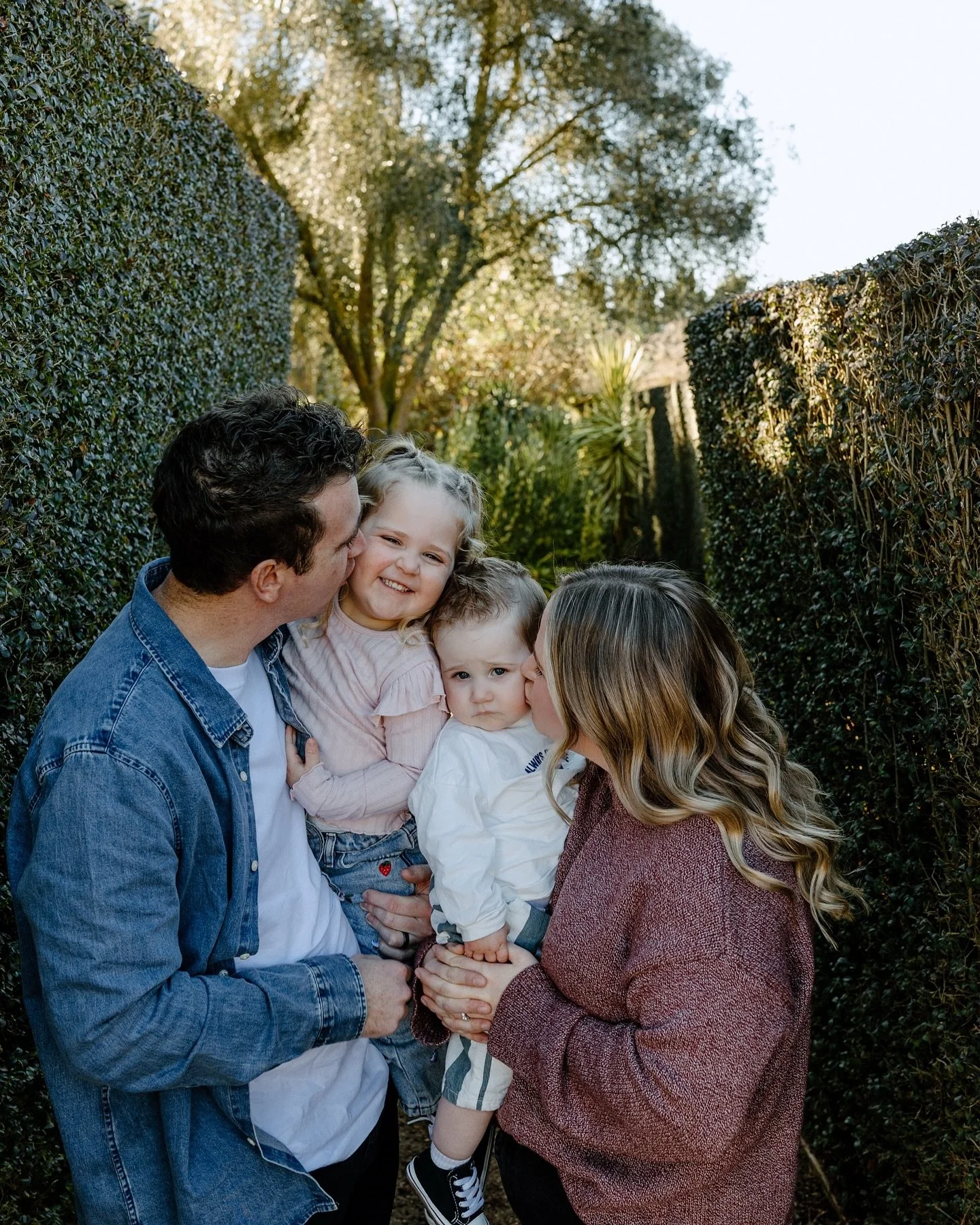 Spring is here, the days are getting warmer, and we&rsquo;re heading into my favourite time of year! 🌸✨

Parents, this is your friendly final call if you have been thinking about updating your family portraits my calendar is almost full for 2025, I 