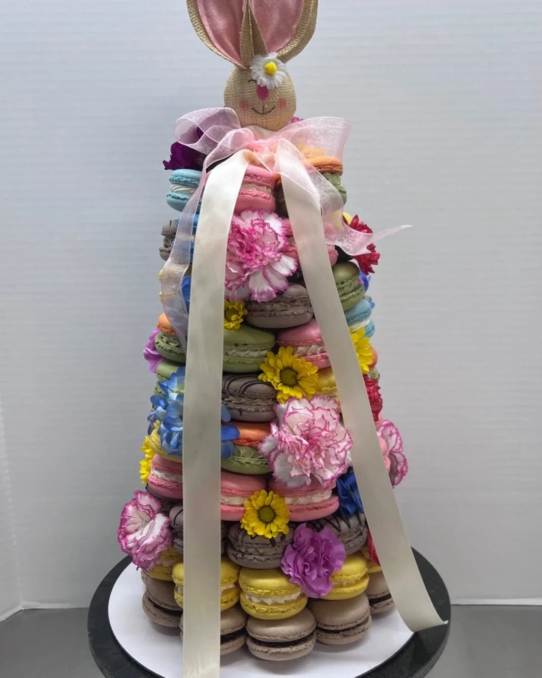 🌸🐰 Spring Macaron Tower 🐰🌸

A beautiful centerpiece made with colorful handmade macarons, fresh florals, and soft pastel details &mdash; perfect for celebrating the season.

Designed for gatherings, gifts, and special moments, this macaron tower 