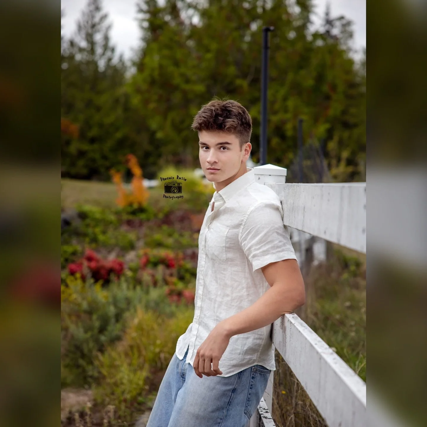 🍂 Senior Gallery Sneak Peek 🍂
This one screams fall in the best way. Crisp air, golden light, and a senior who brought cozy charm, quiet confidence, strength, and laid back style to his session. Plus, that unmistakable October glow...
Here’s