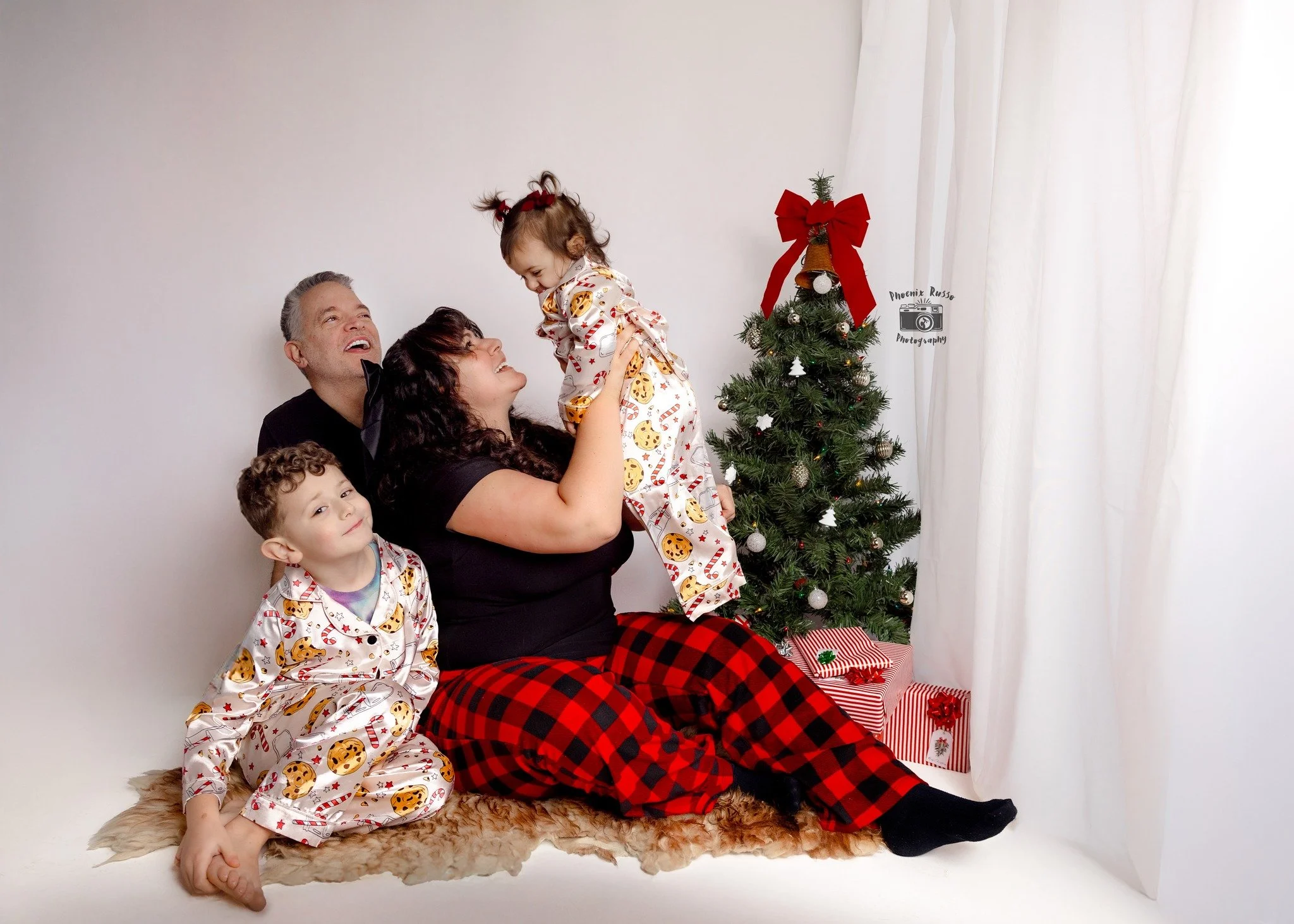 ✨🎄Two days until we welcome 2026&hellip; and I&rsquo;m feeling so grateful for every story I was invited into this year; the tiny details and the big moments.

The quiet in-betweens, the loud celebrations, the familiar faces returning, and the brand