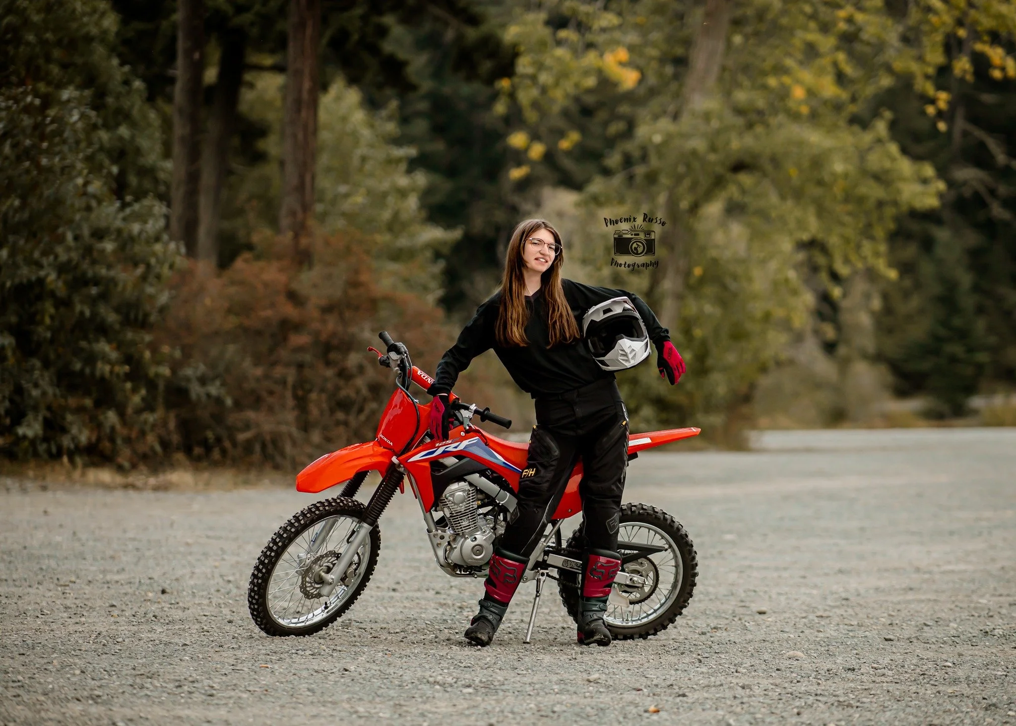 ✨ Last call for senior portraits! 📸
We&rsquo;re nearing the deadline, but I&rsquo;ve got room for one or two more sessions. If you&rsquo;ve been waiting, this is your moment! I love when you guys bring your passions, hobbies, and quirks into the fra