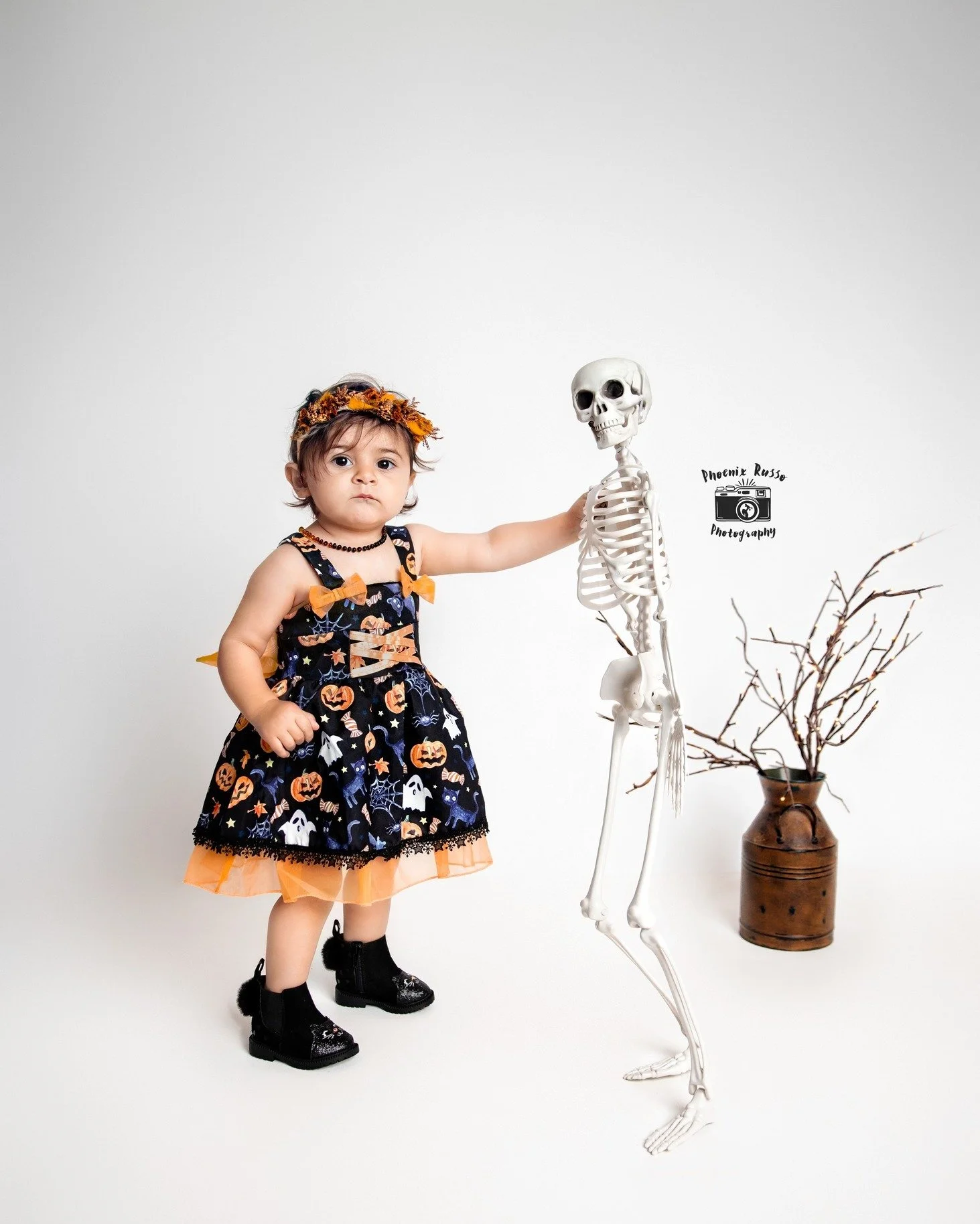 👻 Calling all ghouls, glam queens, and spooky creatives&hellip;
I&rsquo;m brewing up a Halloween Costume &amp; Makeup Photo Contest and want to know, should we make it official? Public votes for the winners! ✅

📸 $125+tax mini session,  3 edited im