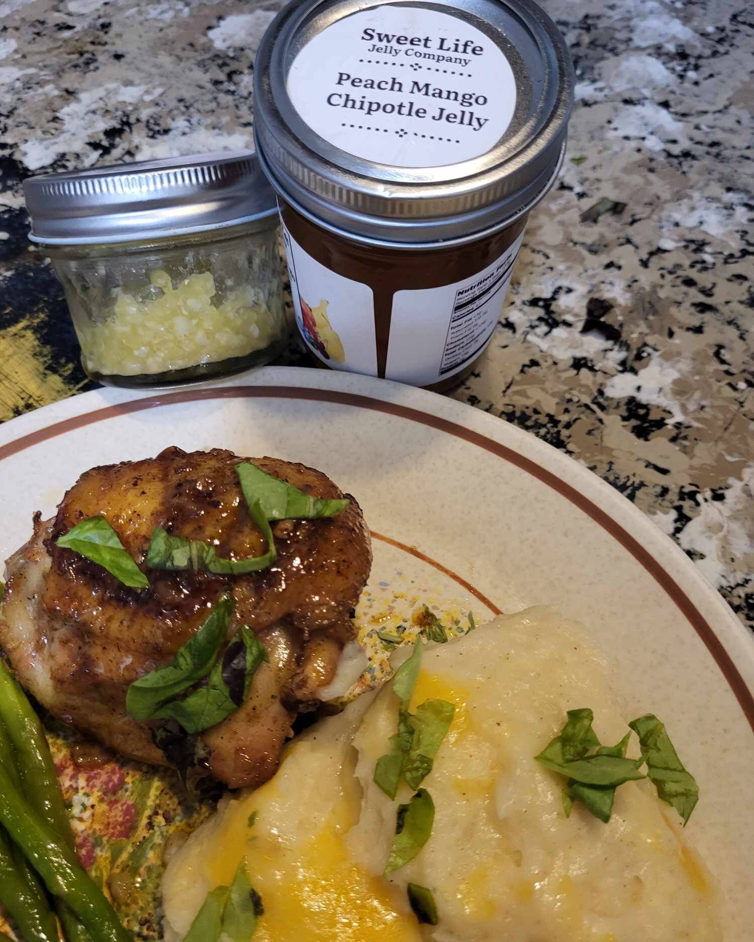 We absolutely love it when you all use the jellies with your family and friends and then share it with us. 💖

This is Chicken glazed with our Peach Mango Chipotle Jelly. 🍑🥭🌶🍗 This was sent in by Kristy Longoria and she shared how she made it wit