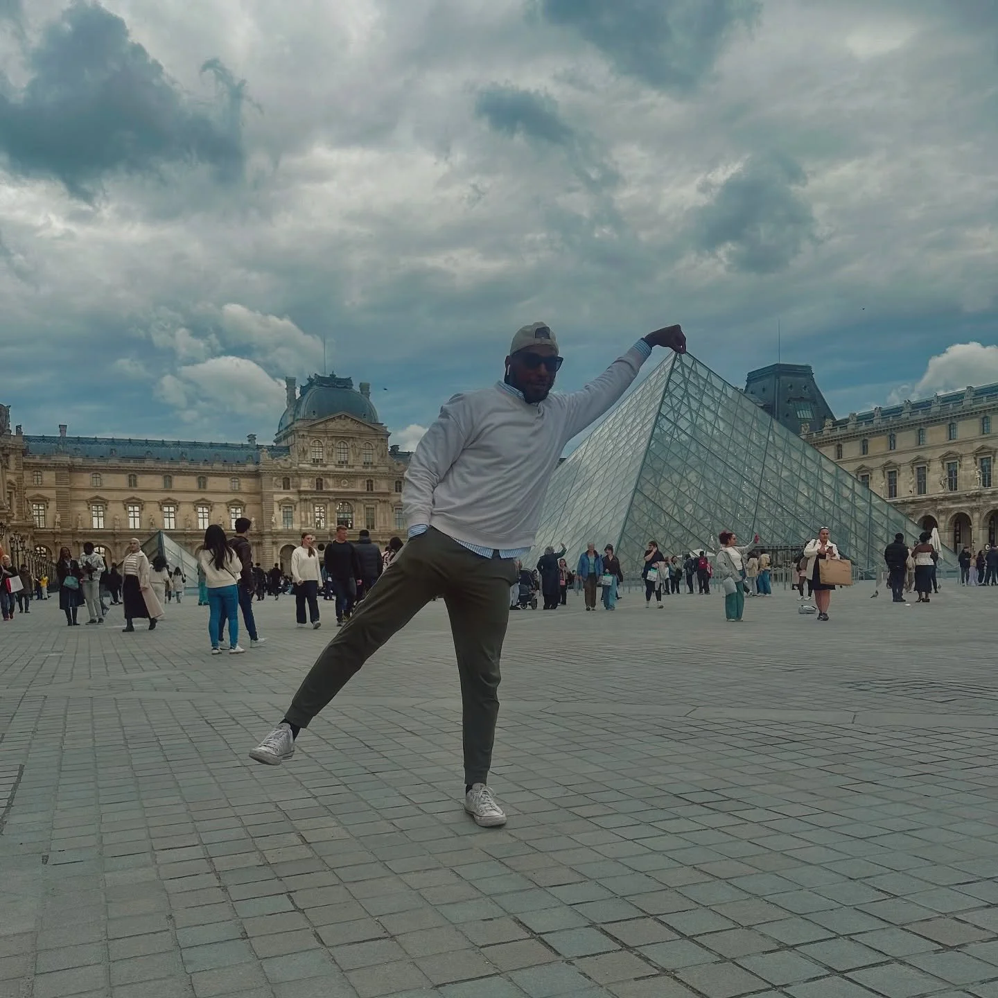 𝙋𝙖𝙧𝙞𝙨 𝙄𝙛 𝙔𝙤𝙪&rsquo;𝙧𝙚 𝙍𝙚𝙖𝙙𝙞𝙣𝙜 𝙏𝙝𝙞𝙨&hellip; 𝙄&rsquo;𝙢 𝙎𝙩𝙖𝙮𝙞𝙣𝙜📍

vibes on: Wonderwall - Oasis 🎶🎵

#eatsleepblank #winter #fall #spring #summer #pamojafit #people #places #purpose #goodvibes2ulove #mkineurope #notesfro