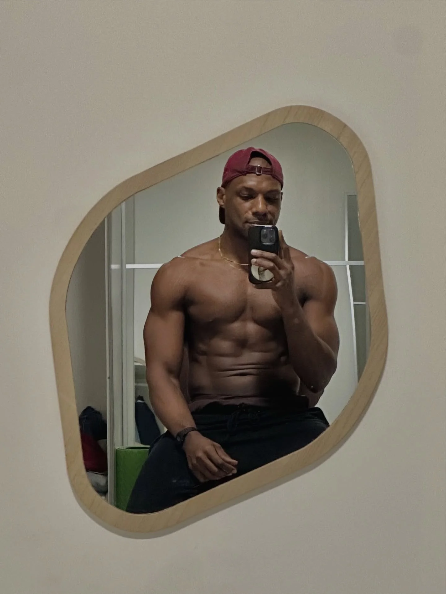 In the presence of chaos, learning to be still is where true strength gets trained &hellip; 💪🏾🦄✨

vibes on: DtMF - Bad Bunny 🎶🎵

#eatsleepblank #pamojafit #goodvibes2ulove #mindfulness #strengthtraining