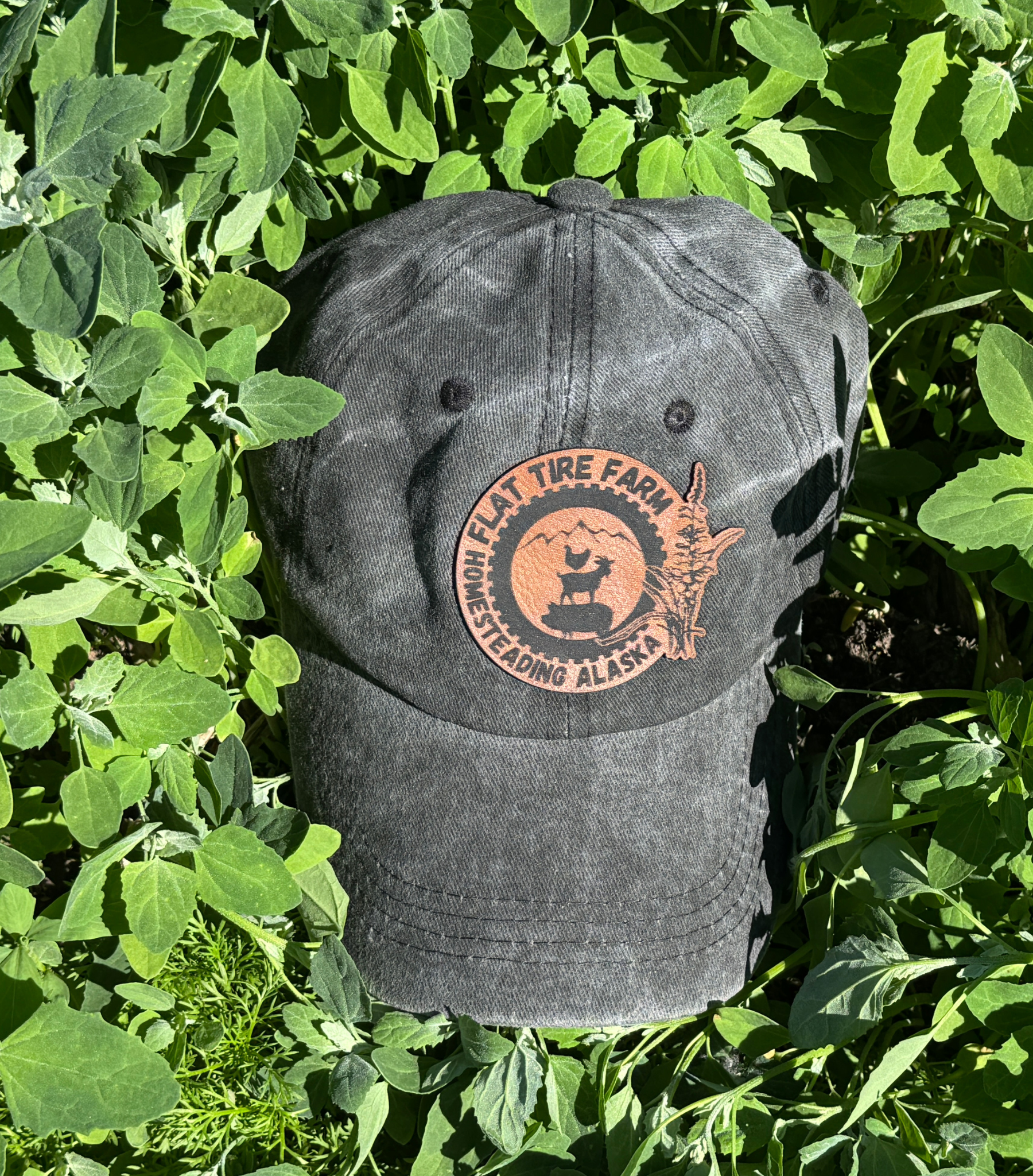 black baseball cap.png