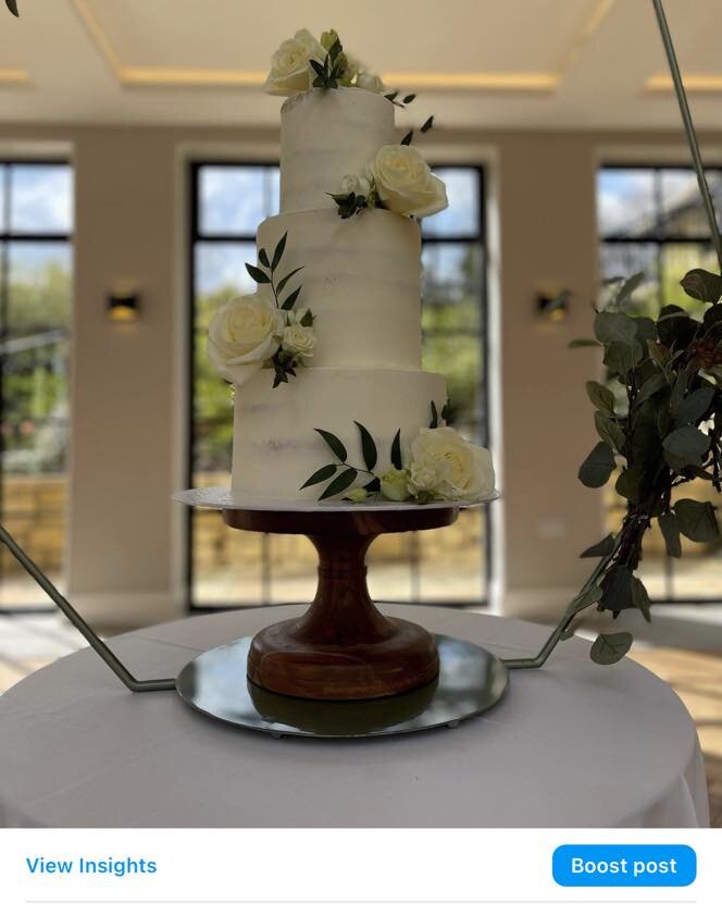 Venue spotlight, The Pear Tree at Purton 🎀

I am very proud to be a recommend supplier at lots of beautiful venues🍰

Here is one of my favourite places 💕

The cake sits beautifully in a great space. No hiding in the corner at this venue 😊

This v