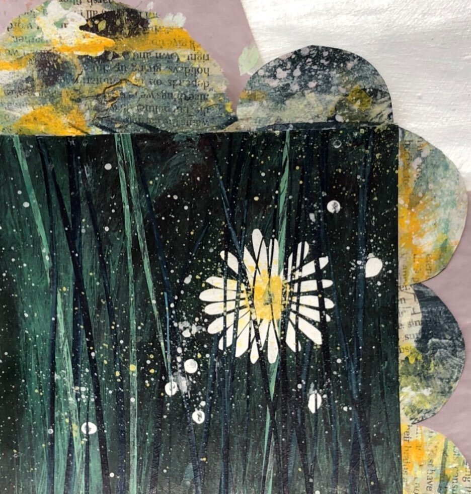 Paper Moon Daisy ✨
.
.
.
#collage #paperflowers #roadsideflowers #wildflowers 
#moondaisy 
#oxeyedaisy 
#midsummer
#magicalnight #deepshadows
#collageartist #foundpaper 
#paintedpapers
#seekthesimplicity