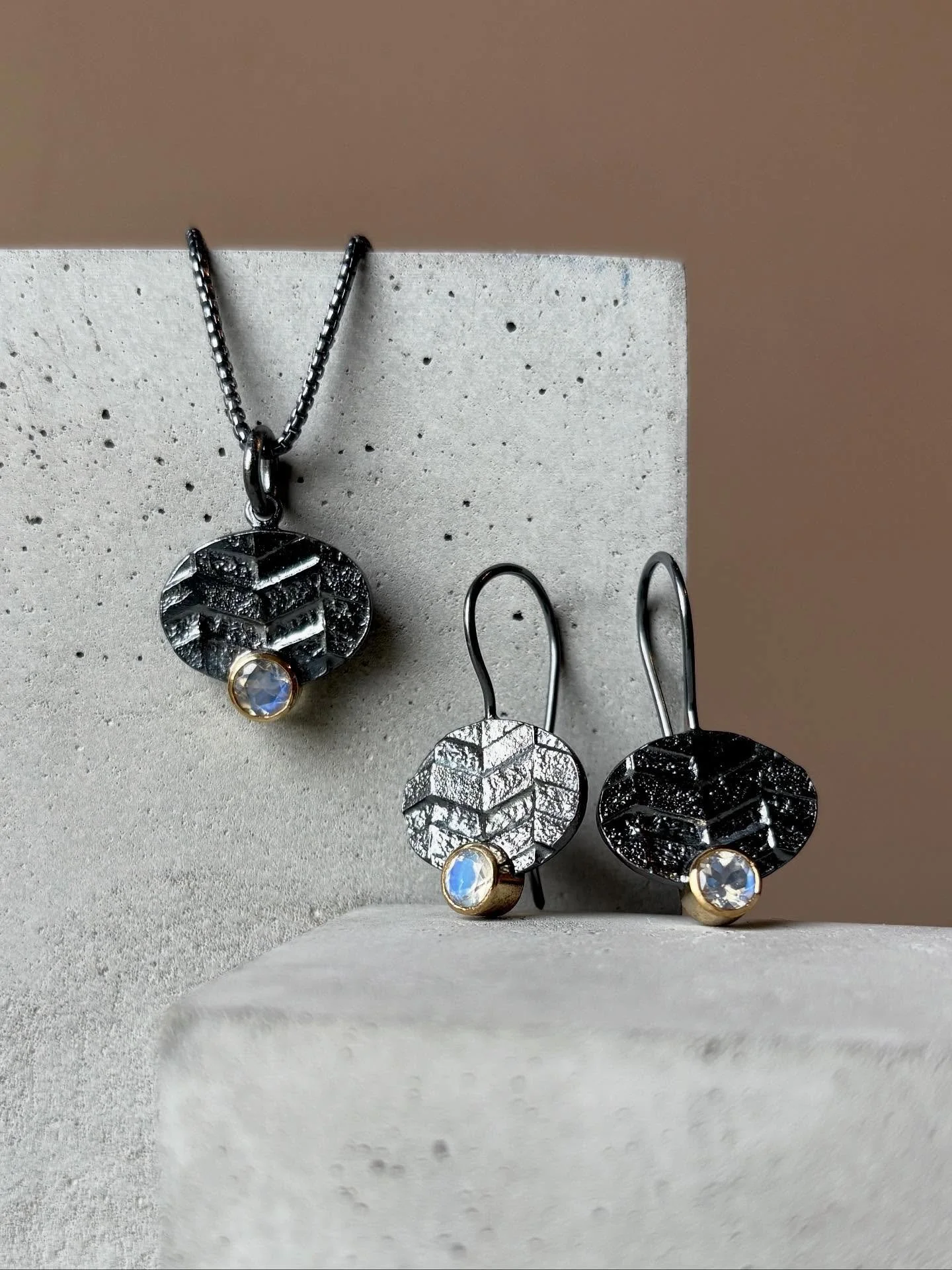 Happy Halloween! 🎃 🕷️ 👻  it&rsquo;s not something I traditionally participate in but I&rsquo;ve been leaning into the spook and folklore since becoming a parent. I enjoyed the subtle nod to the season in this collection that&rsquo;s arrived @clift