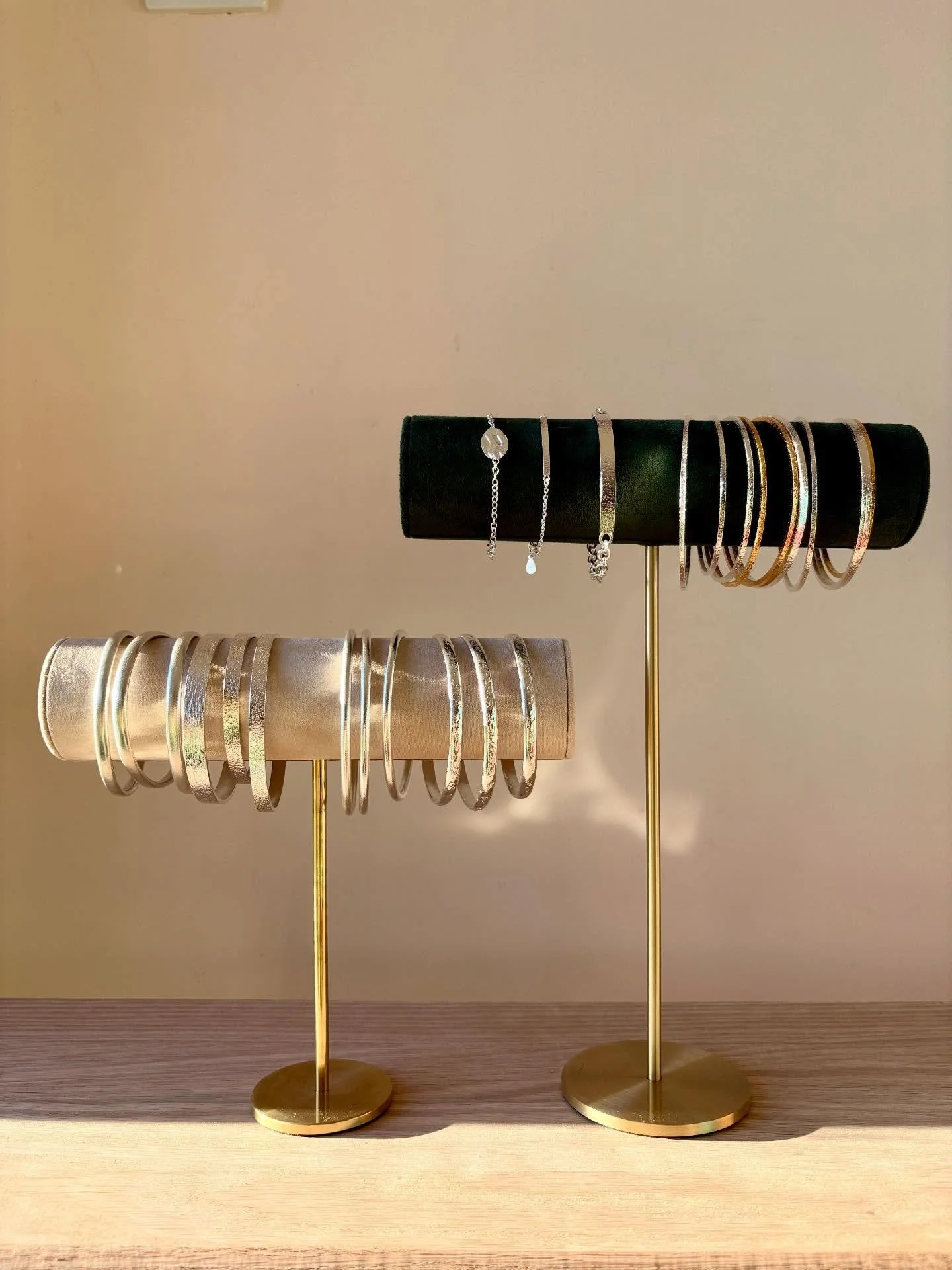 Christmas gift guide ~ @find.amaker week ~
I&rsquo;ve recently refreshed my bangle collection and am currently listing them ALL on my website 🙌🏻 I always think a bangle is the most timeless gift - it&rsquo;s substantial, it can be worn everyday or 