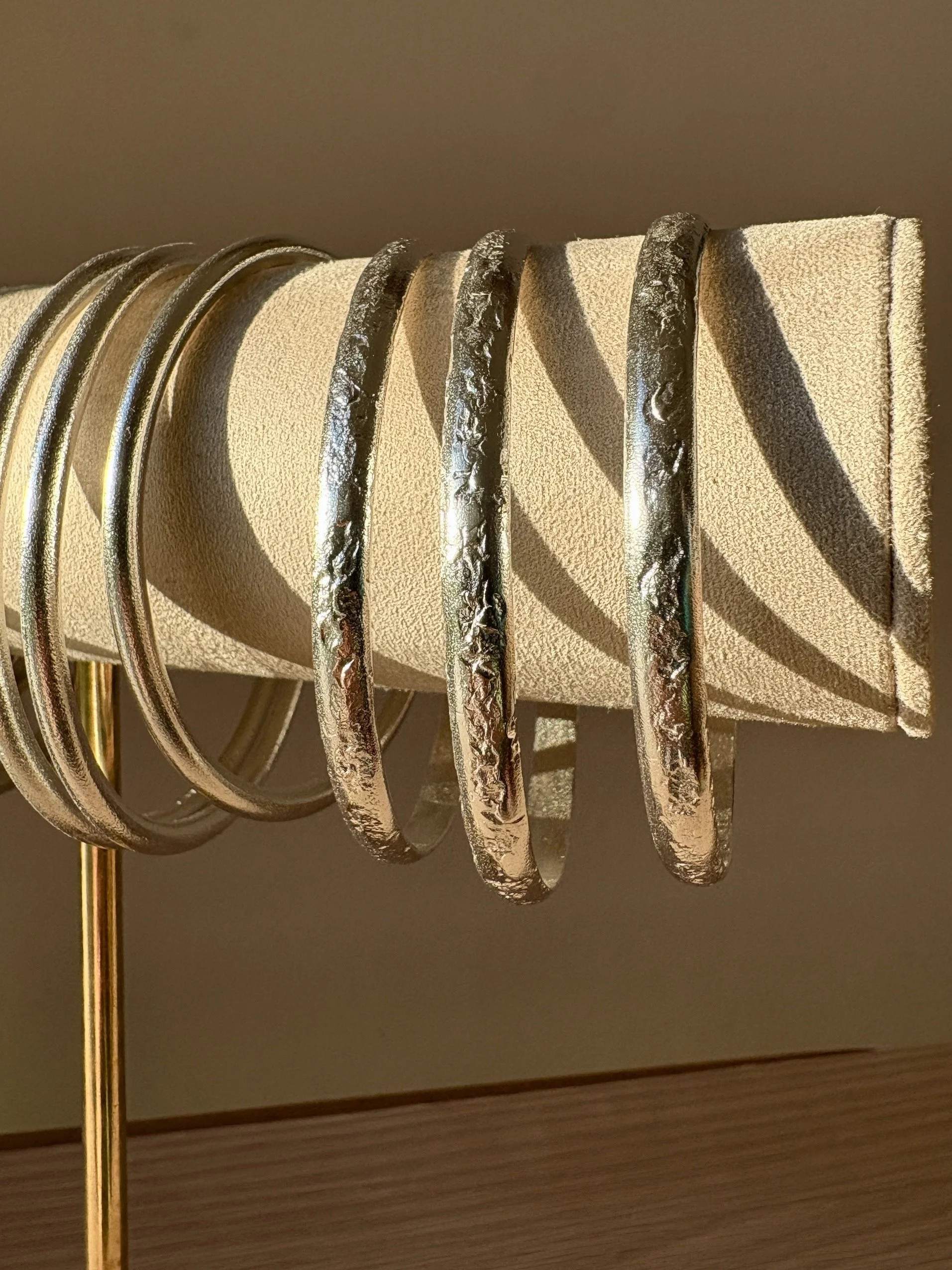 Shore textured bangle