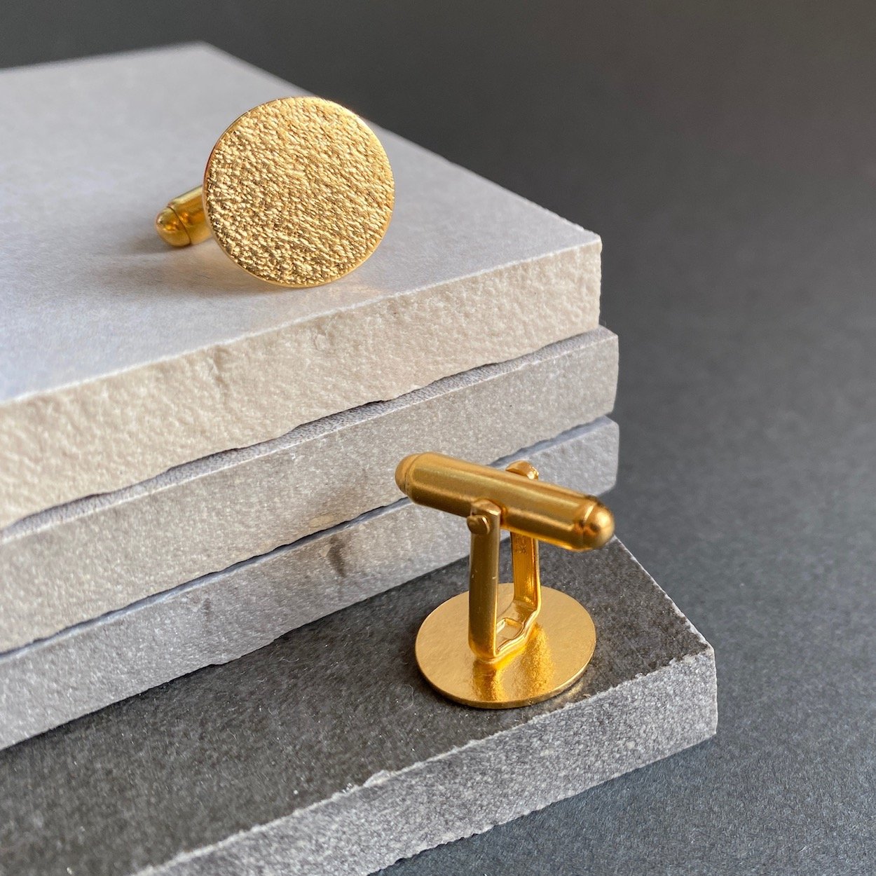 round-gold-modern-cufflinks.jpeg