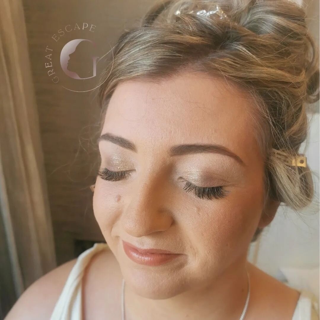 Beautiful wedding party on Saturday

#bridalmakeup #makeupartist #bridesmaids #bride #weddingmakeup #wedding #wales #midwales

@charlottetilbury
@youngblood_cosmetics