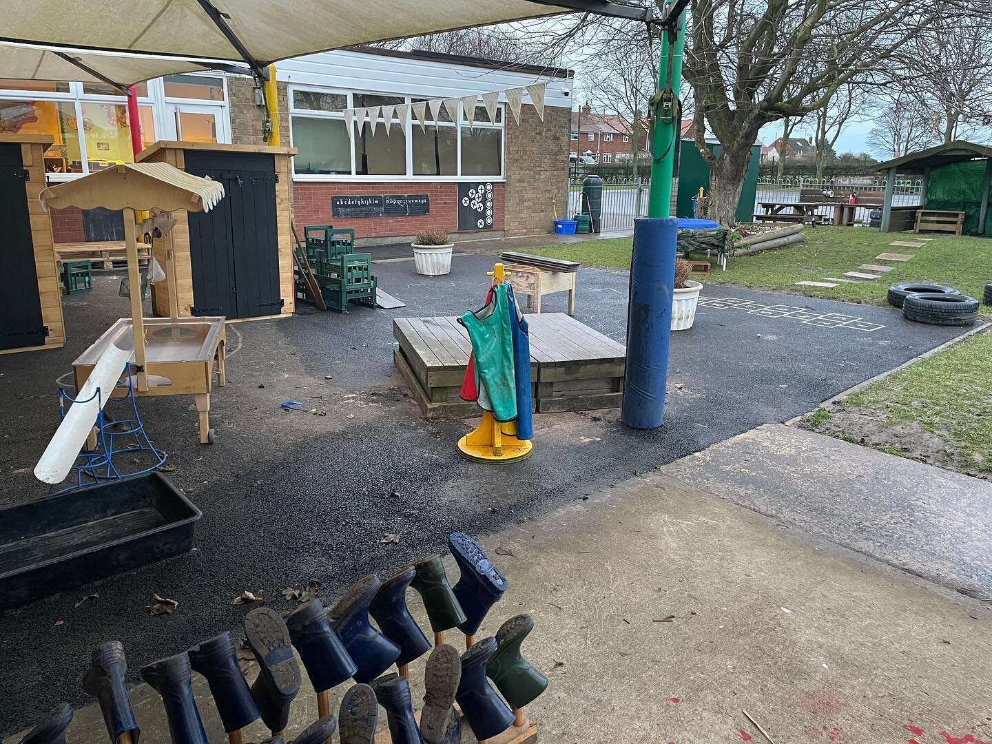 We have been working hard to revamp our Skipsea EYFS outdoor area. The children talked about and planned the areas they wanted. They helped to sort all of the toys and learning equipment they thought would be useful to them and then had great fun  fi