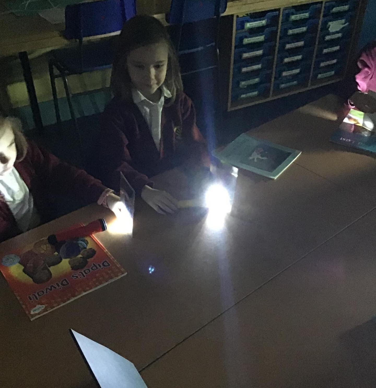 HB KS1 have had another great Science lesson experimenting with light and trying to answer the question: Can you bend light?

They quickly realised that you would need a reflective surface like a mirror to bounce the light off to send it in a differe