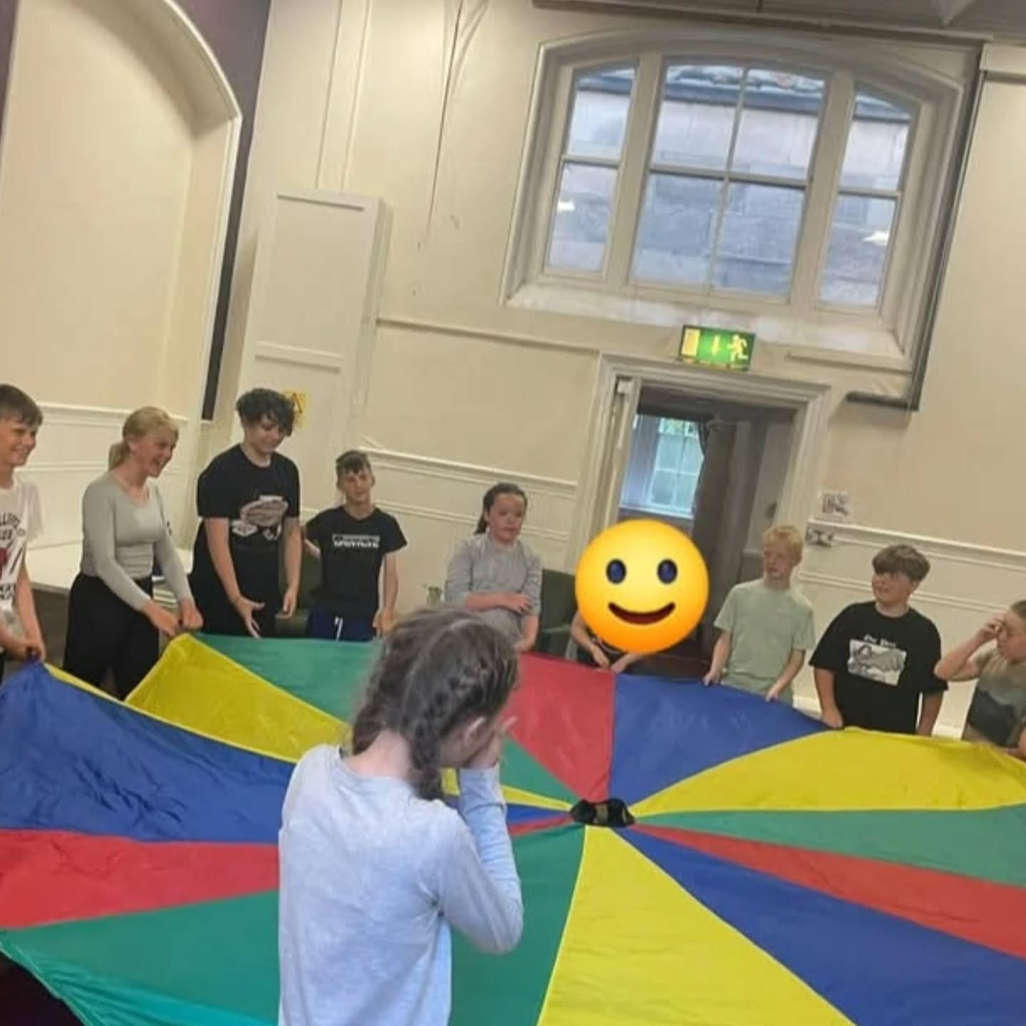 We are up bright and early this morning, between the excitement and the heat, not much sleep was had BUT we still made time for parachute games before breakfast 🍳💪🏻🎉