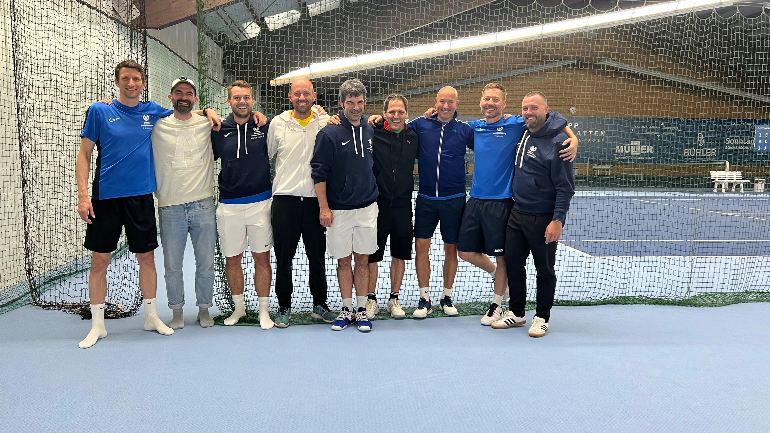 Regenchaos mit Happy-End:  Herren 30 drehen Match über 2 Tage