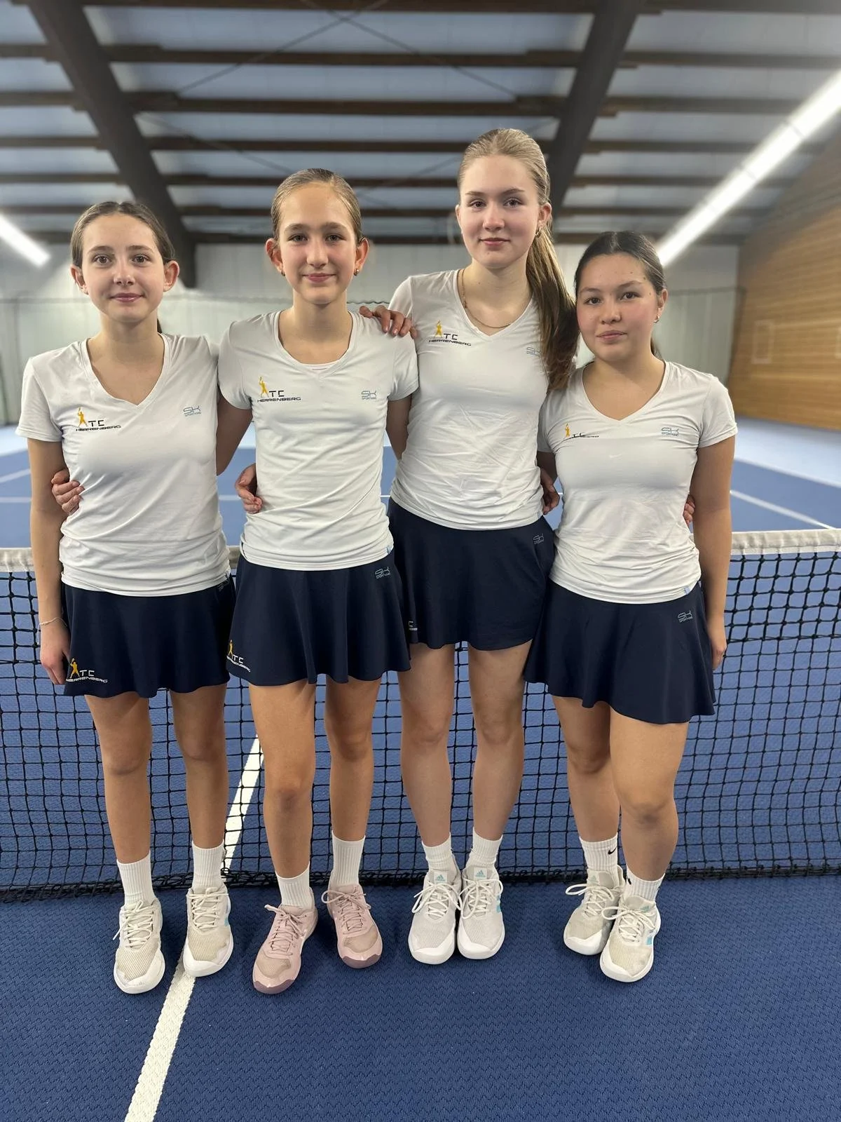 #Jugend | Juniorinnen U15-1 gewinnen nach sehr spannenden Spielen 3:3 und 7 zu 6 Sätzen gegen den TC Doggenburg