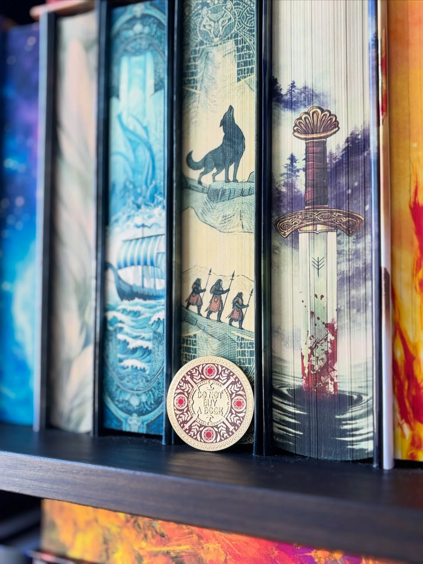 Swipe to flip the coin... 👉 Leaving our financial decisions up to fate today!🪙
...Honestly, we all know the first slide was just a suggestion. The green side is the only side we actually listen to. 💸📖 
What book are you currently convincing yours