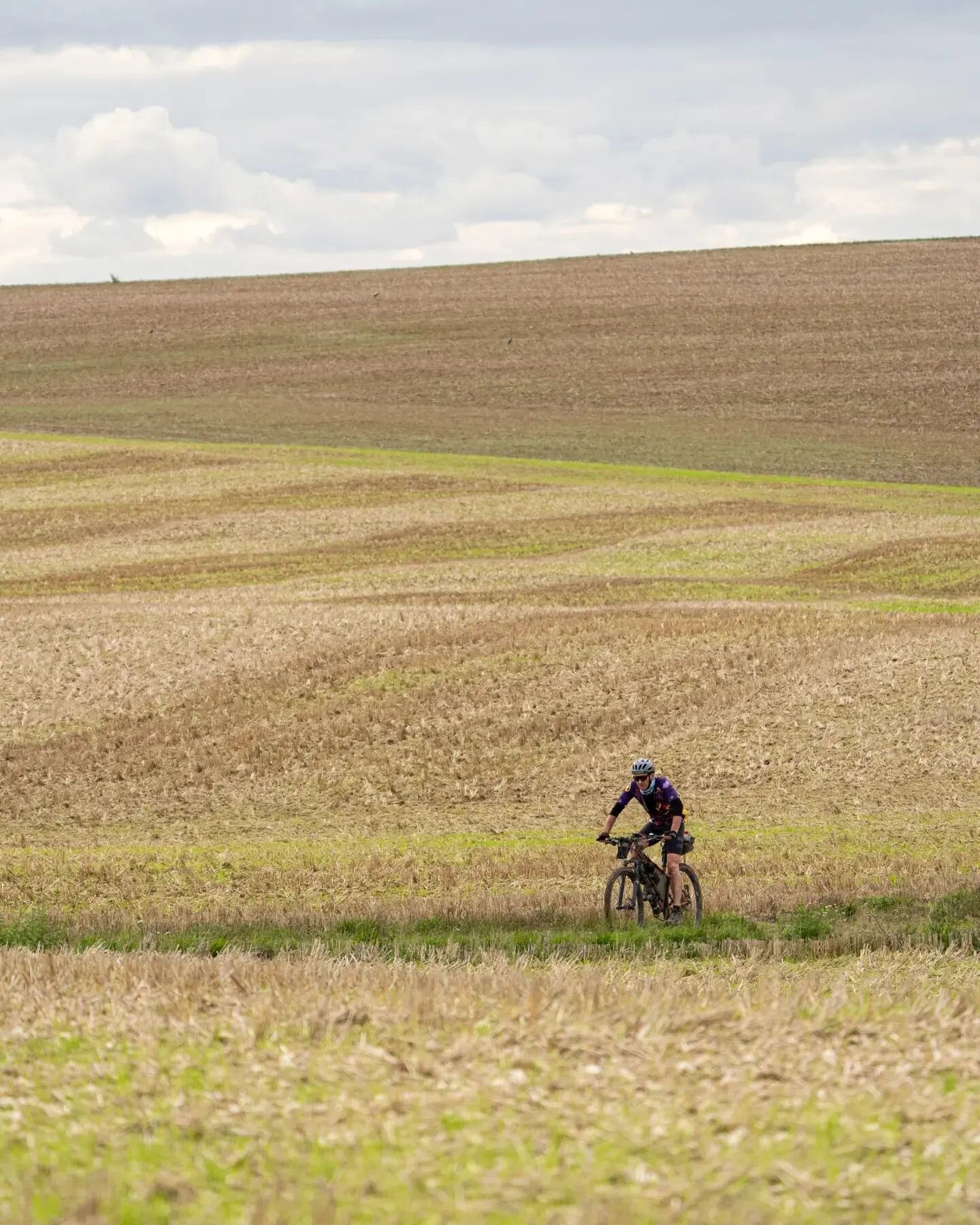 A few weeks ago took place the @frenchdivide , one of the most difficult ultracycling MTB event in Europe. 2300 km with more than 34000m going uphill between the English channel and the Basque country. I was there the first four days to shoot the bra