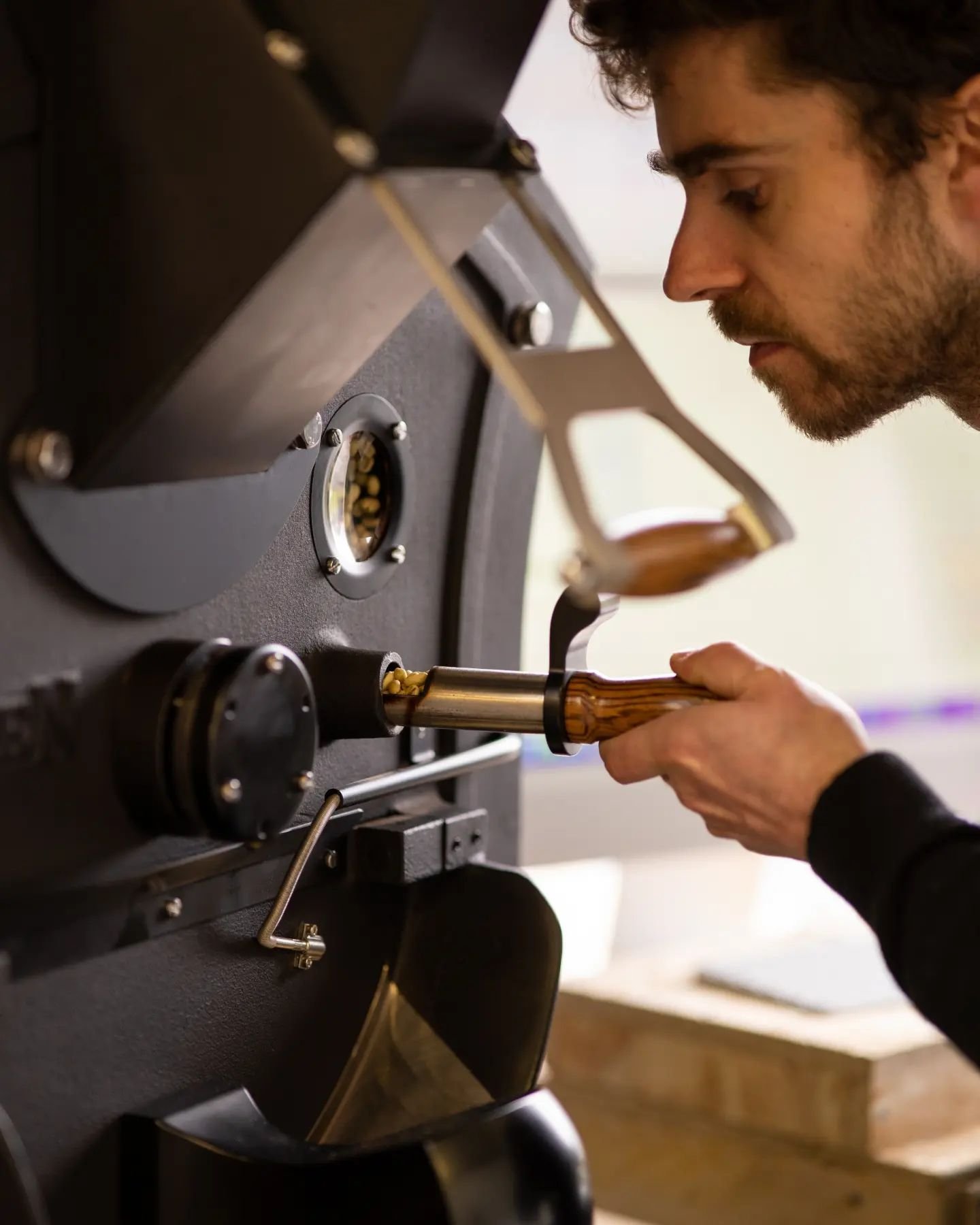 Bravo @fazenda_dajo pour ta place de second aux championnats de France de torr&eacute;faction qui avaient lieu au @paris_coffee_show ce weekend. Et &agrave; bient&ocirc;t chez @cafes.muda pour mettre ce troph&eacute;e &agrave; c&ocirc;t&eacute; des a