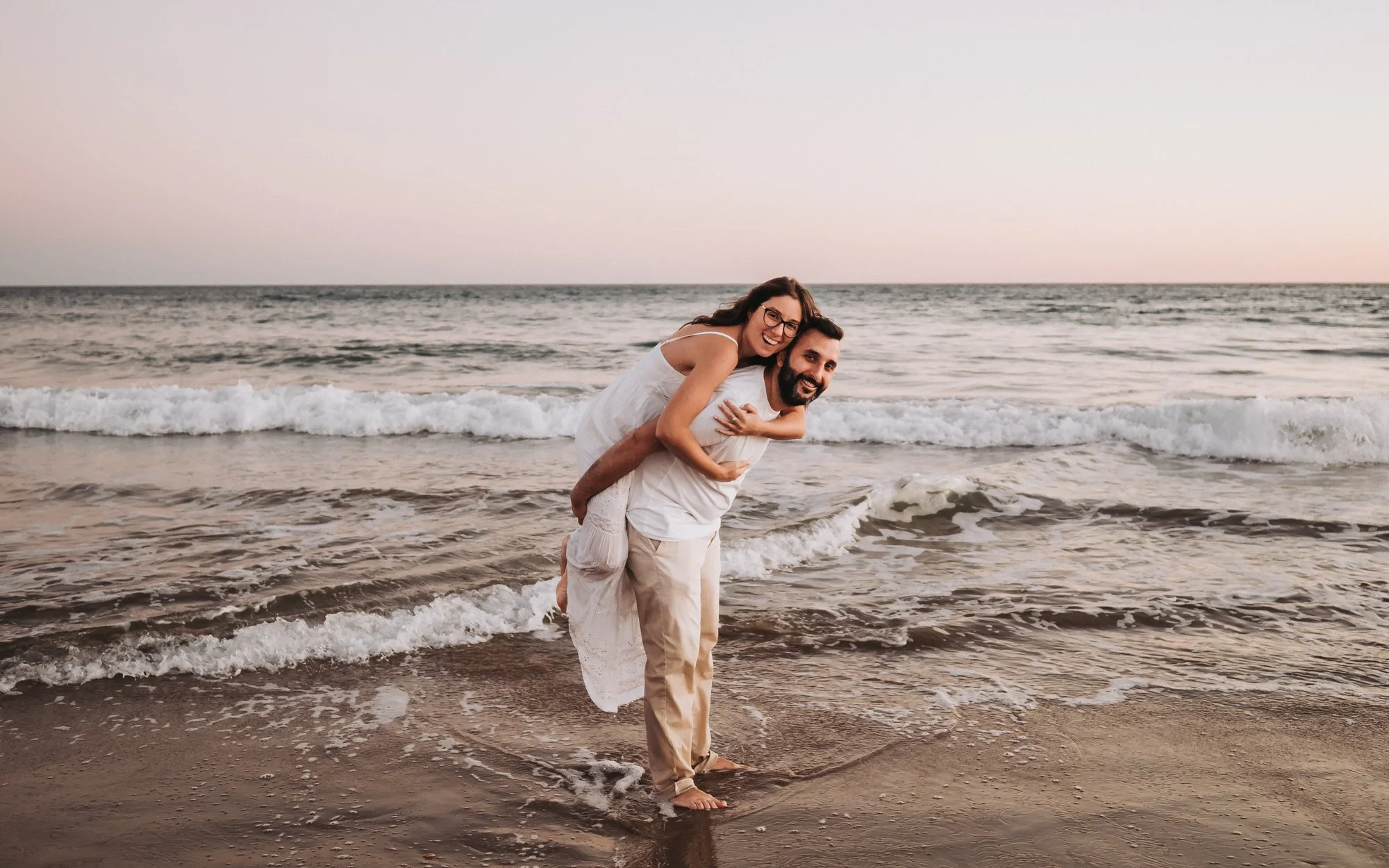 Couple Photo Session in Tarragona Beach