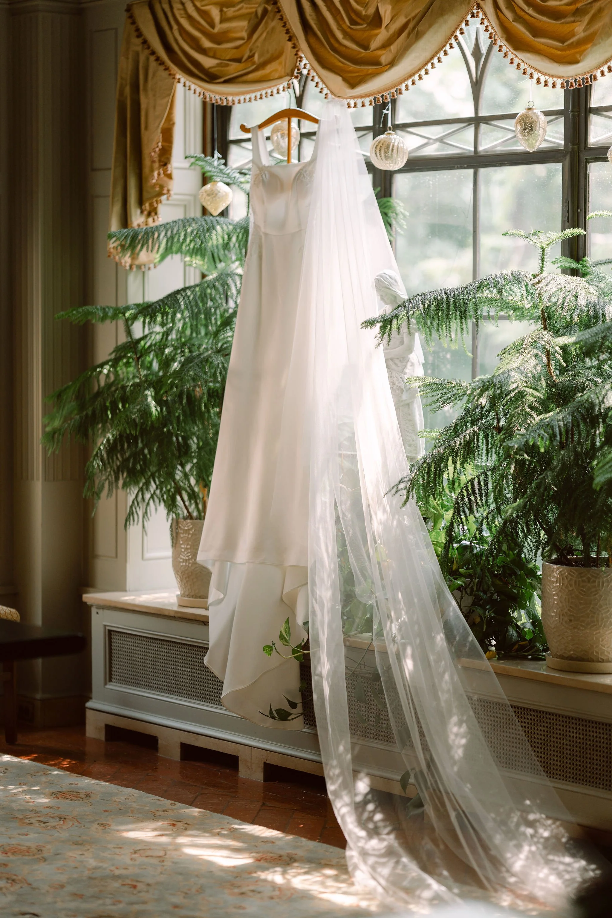 Editorial Elegance | How to Choose a Wedding Dress That Photographs Beautifully