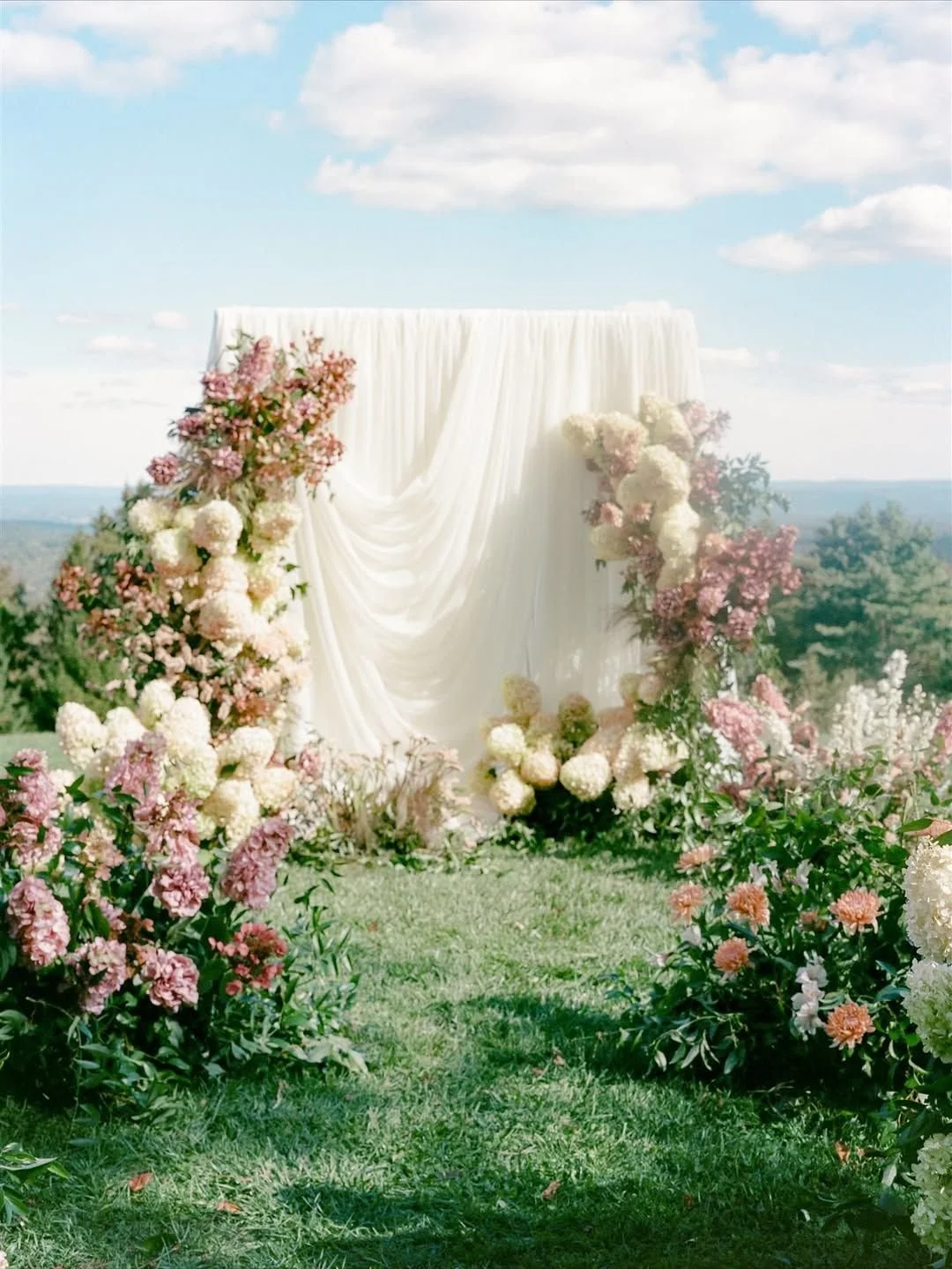 Why Are Perfectly Round Floral Arches Suddenly Outdated?