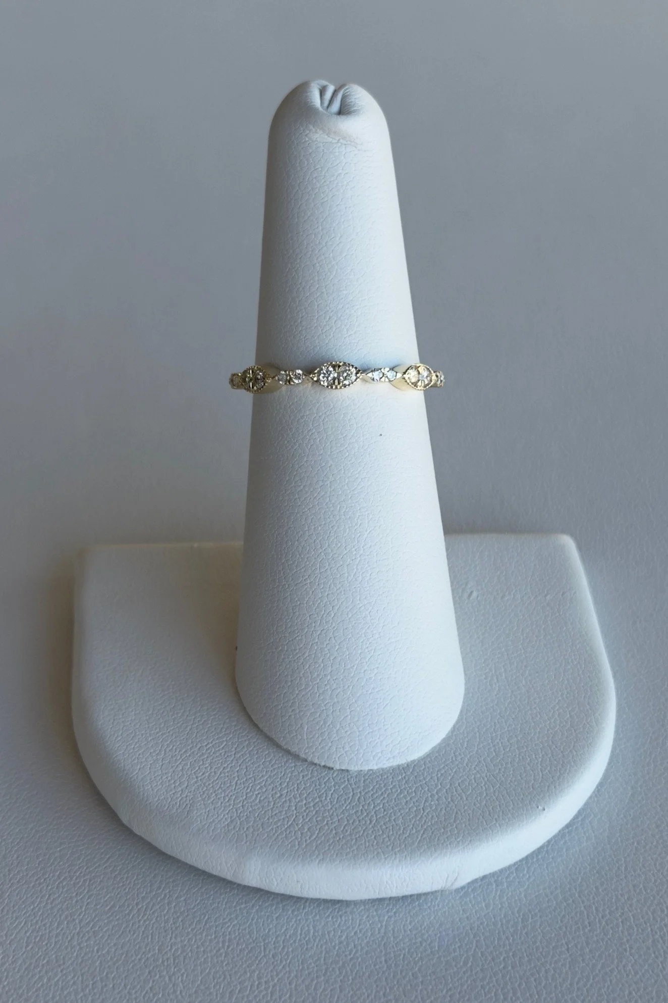 14K YELLOW GOLD .25 CTTW DIAMOND BAND