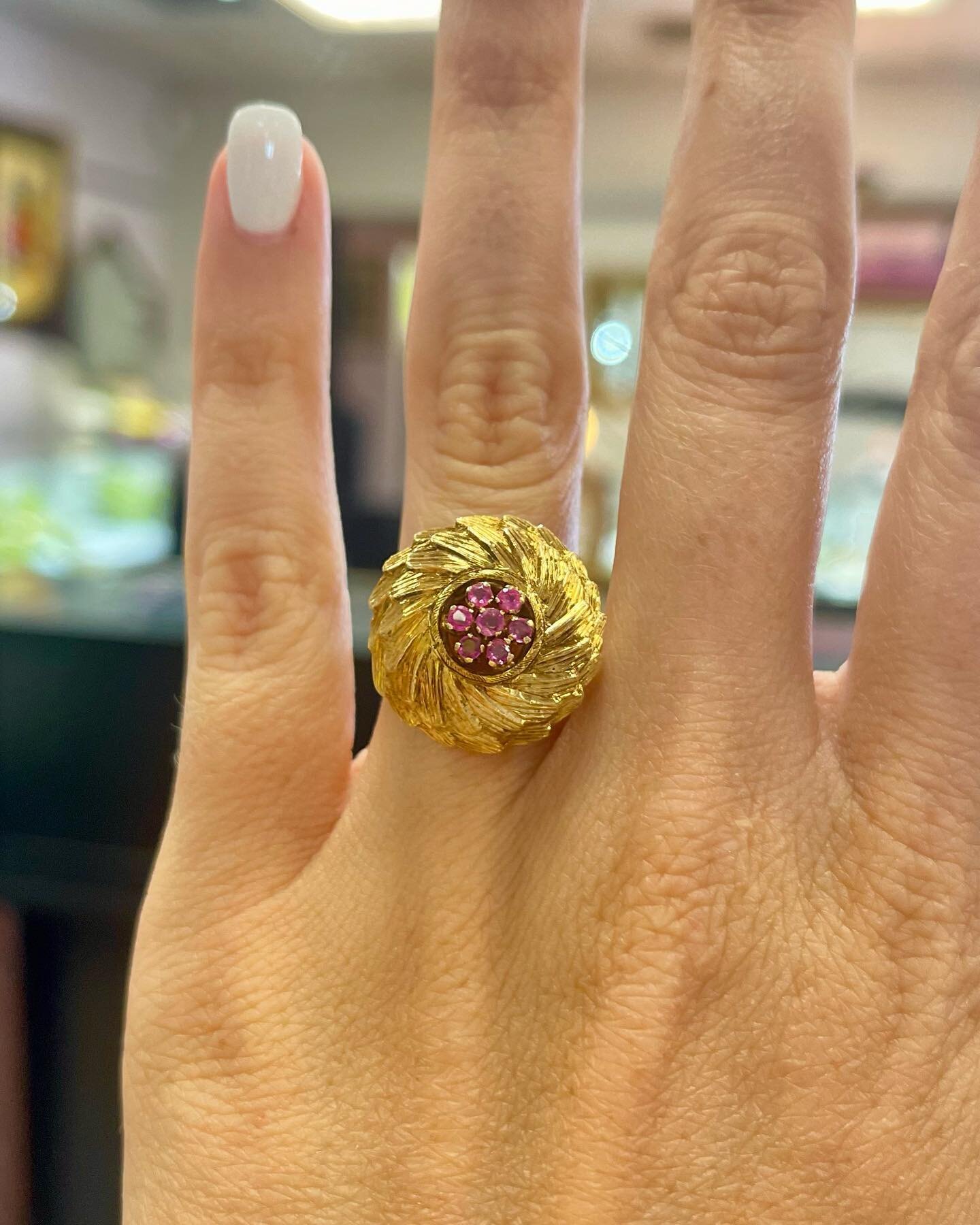 🌟STAY GOLD 🌟  Vintage 18k yellow gold Ruby ring