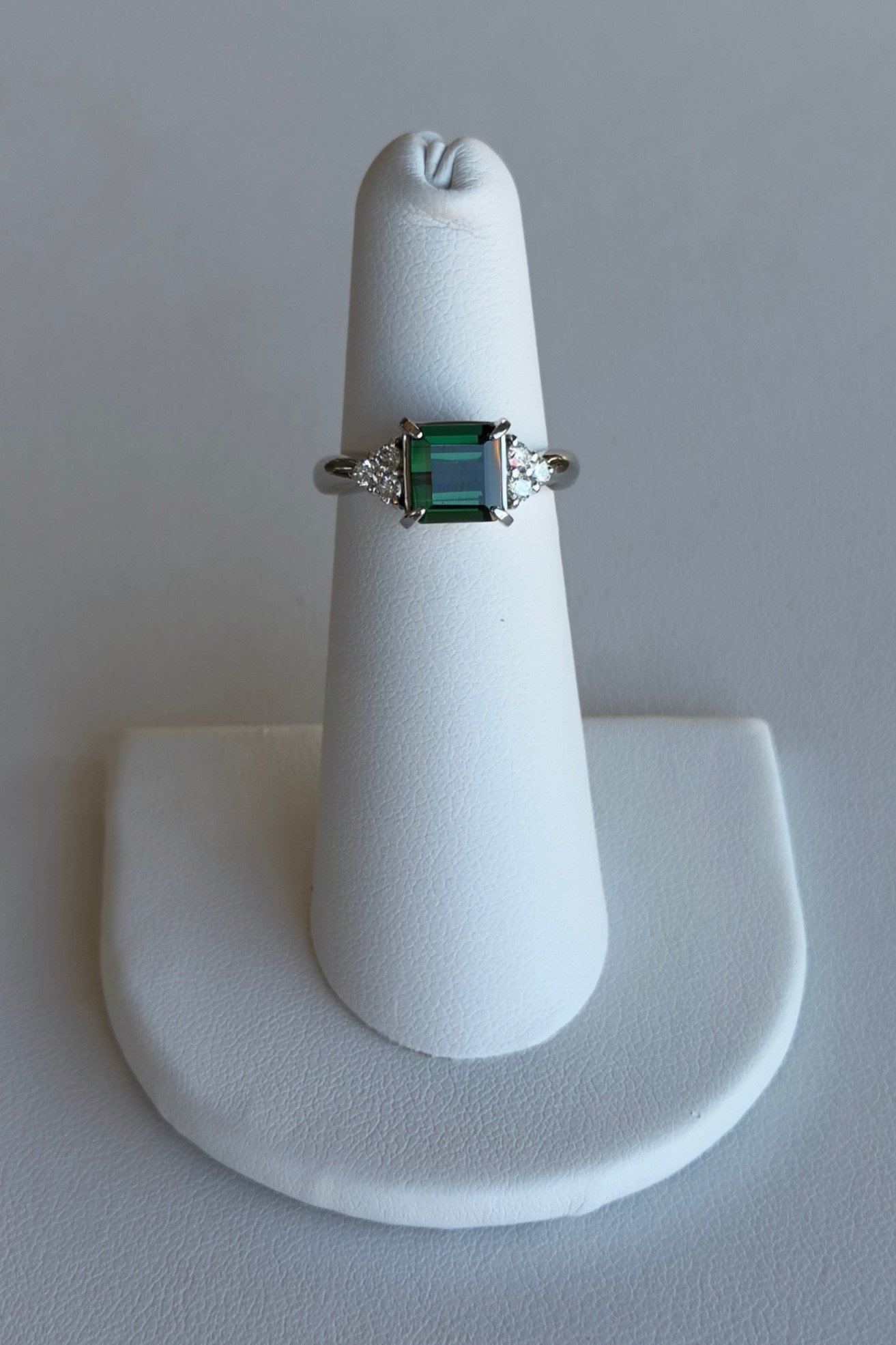PLATINUM .21 CT DIAMONDS, 2.33 CT TOURMALINE RING