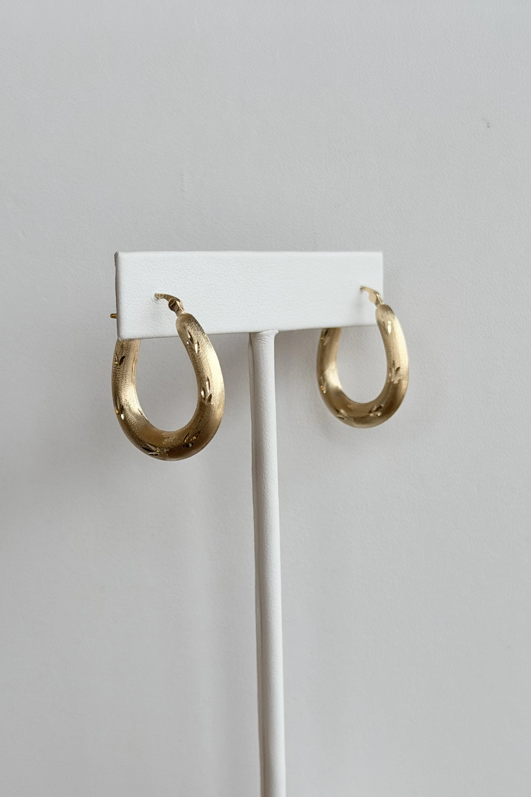 14K YELLOW GOLD ELONGATED HOOP EARRINGS
