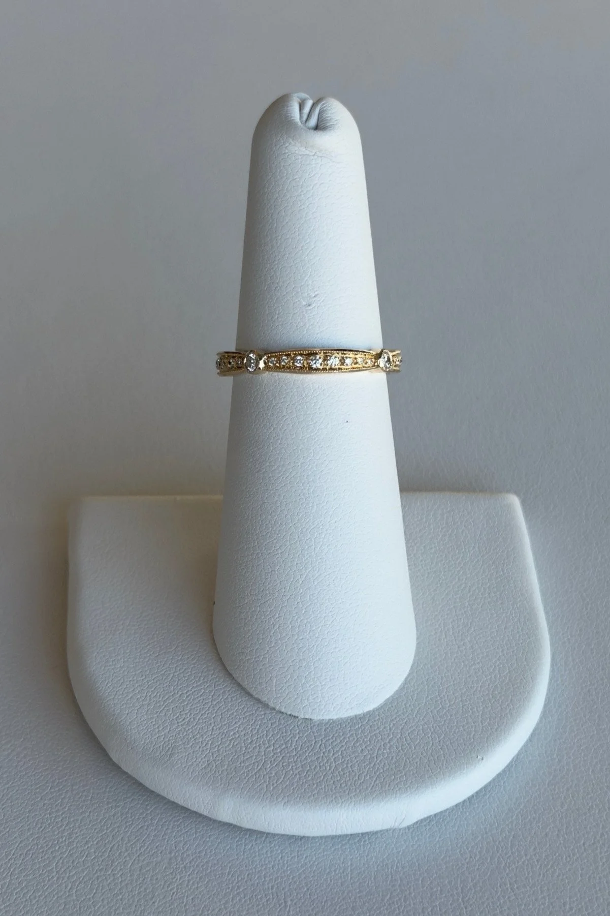 14K YELLOW GOLD .26 CTTW DIAMOND ETERNITY BAND