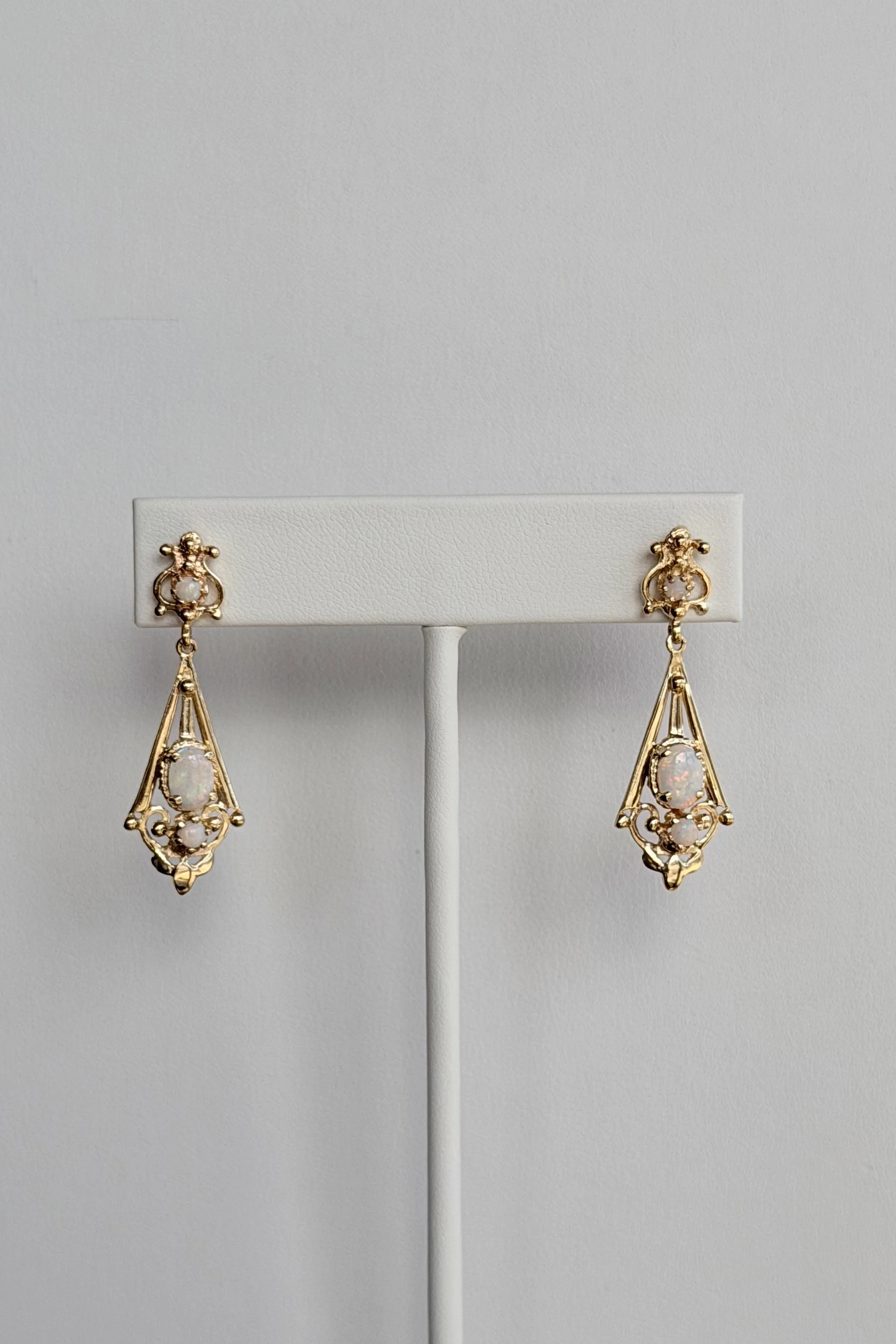 14K YELLOW GOLD VINTAGE VICTORIAN OPAL DANGLING EARRINGS