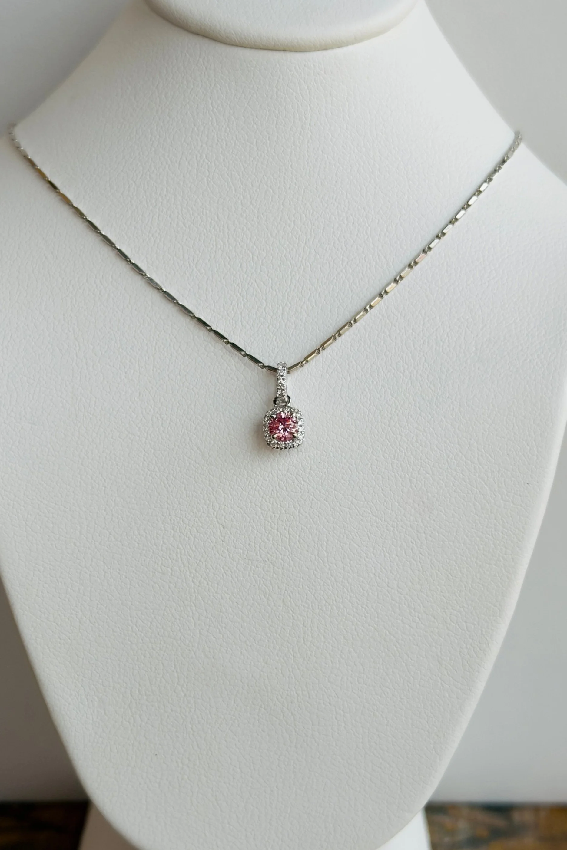 14K WHITE GOLD .06 CT DIAMONDS & .14 CT PINK DIAMOND DAINTY NECKLACE