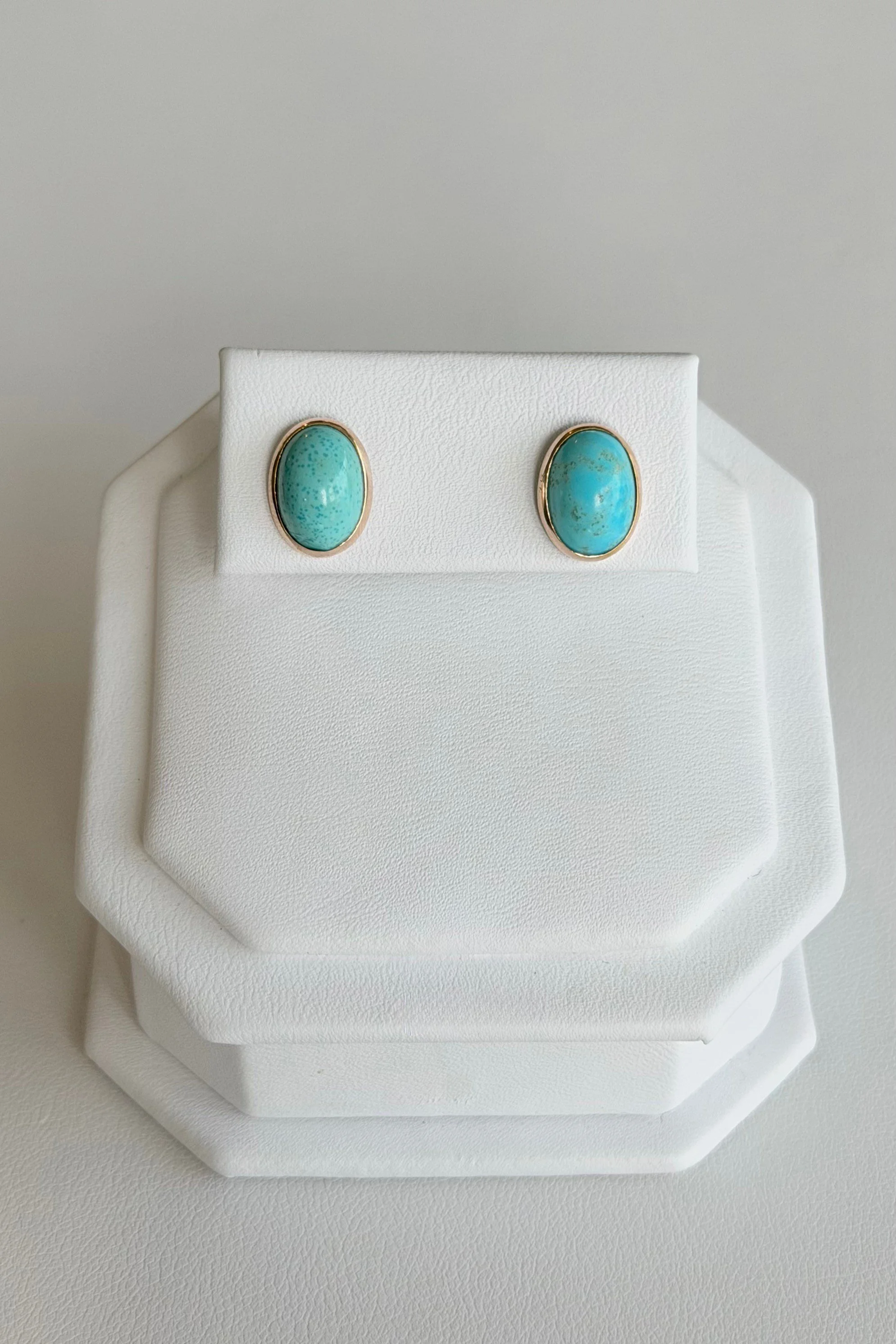 14K YELLOW GOLD TURQUOISE STUD EARRINGS
