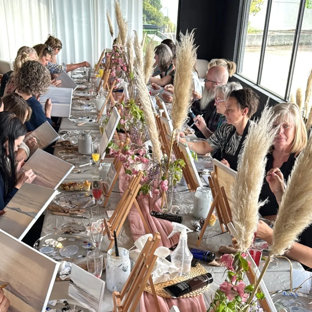 Still thinking about the energy in the room from Sunday afternoon ✨🌸

25 beautiful guests gathered around one long table to slow down, create, connect, laugh, and celebrate Mother&rsquo;s Day together &mdash; and it honestly felt so special.
Our goa