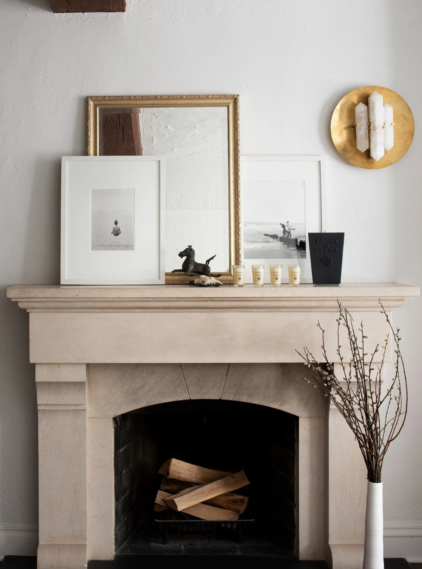 The art of editing ✨
At our Upper East Side project, a pared-back fireplace mantle reminds us that true creativity is as much about restraint as it is about expression.

Interior design: @ebolognino
Architecture: @fredericktangarchitecture
📸:&nbsp;@