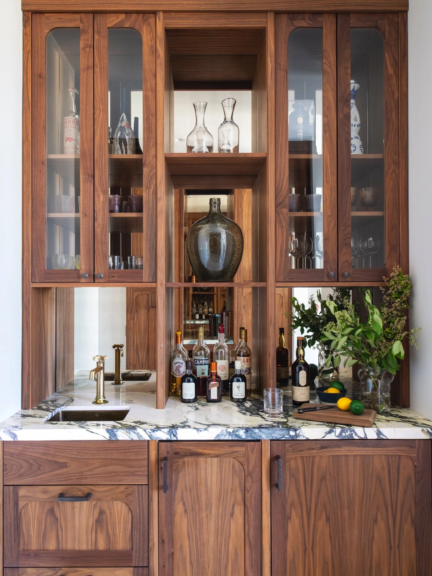 Custom Walnut Cabinets with Calacatta Turquoise Stone and Waterworks fixtures bring this understated Greenwich Village Bar to life.

Interior Design: @ebolognino
Construction: @johnhummel_custombuilders
📸:&nbsp;@macchiaphoto 

🦊&nbsp;#EBolognino&nb