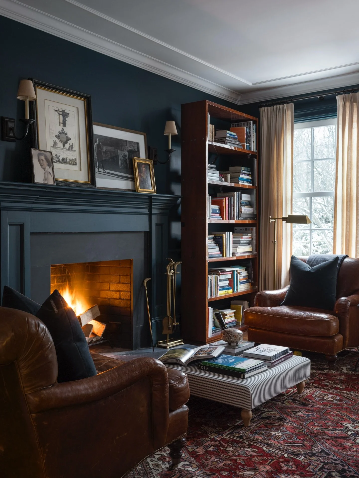 Rain on the window. Fire in the hearth. Tea in hand. ☕️ 

Retreating into the deep tones, leather armchairs, and walnut accents of our favorite Westport library. 

Interior design: @ebolognino 
📸: @macchiaphoto 

🦊 #EBolognino #LayeredMinimalism