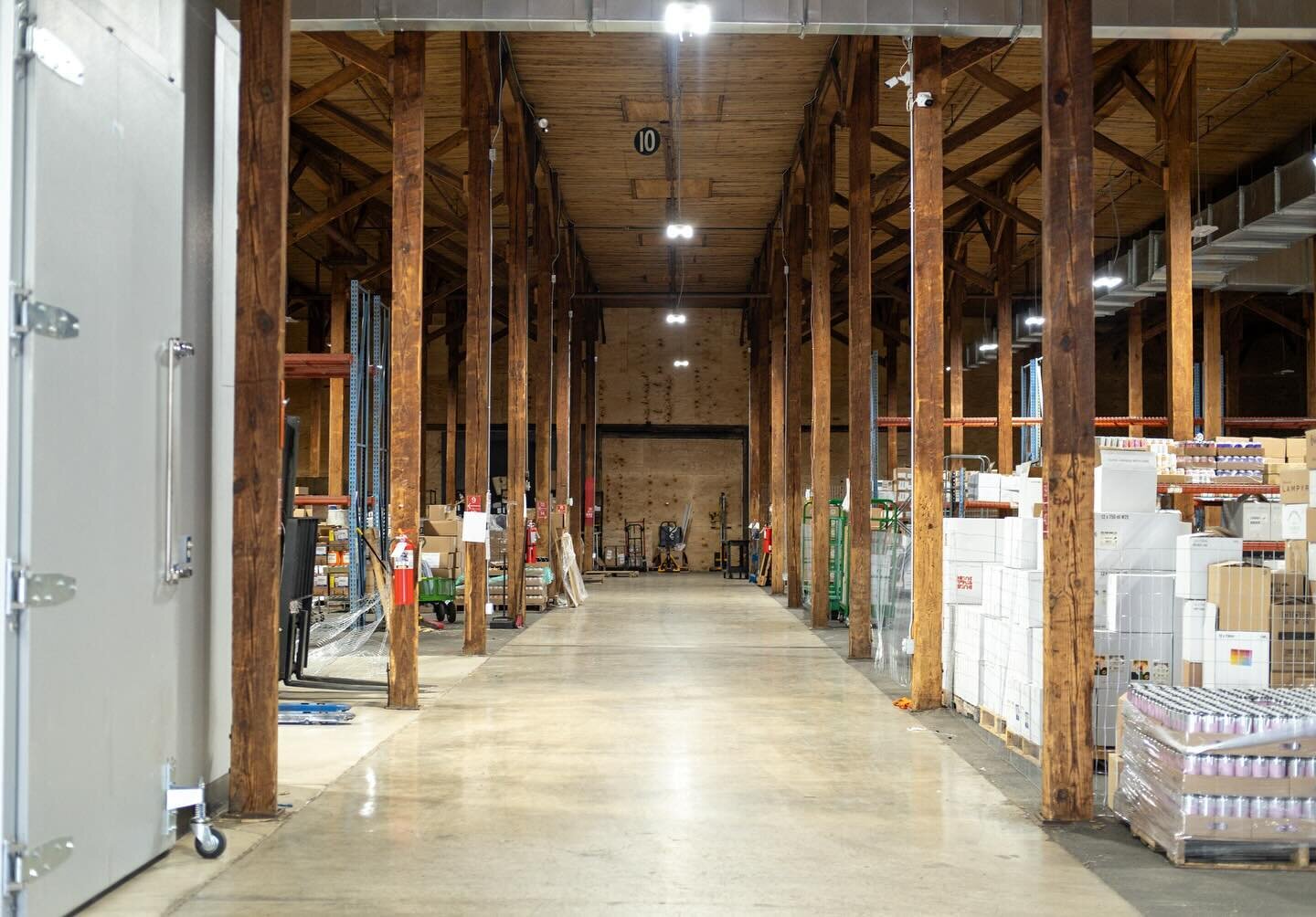 #HatchLogistics provides small to mid-sized businesses space for strategic storage &amp; co-warehousing, centrally located on the East Coast and conveniently close to major highways. We&rsquo;d love to see if our space is a match for your needs!

Sho