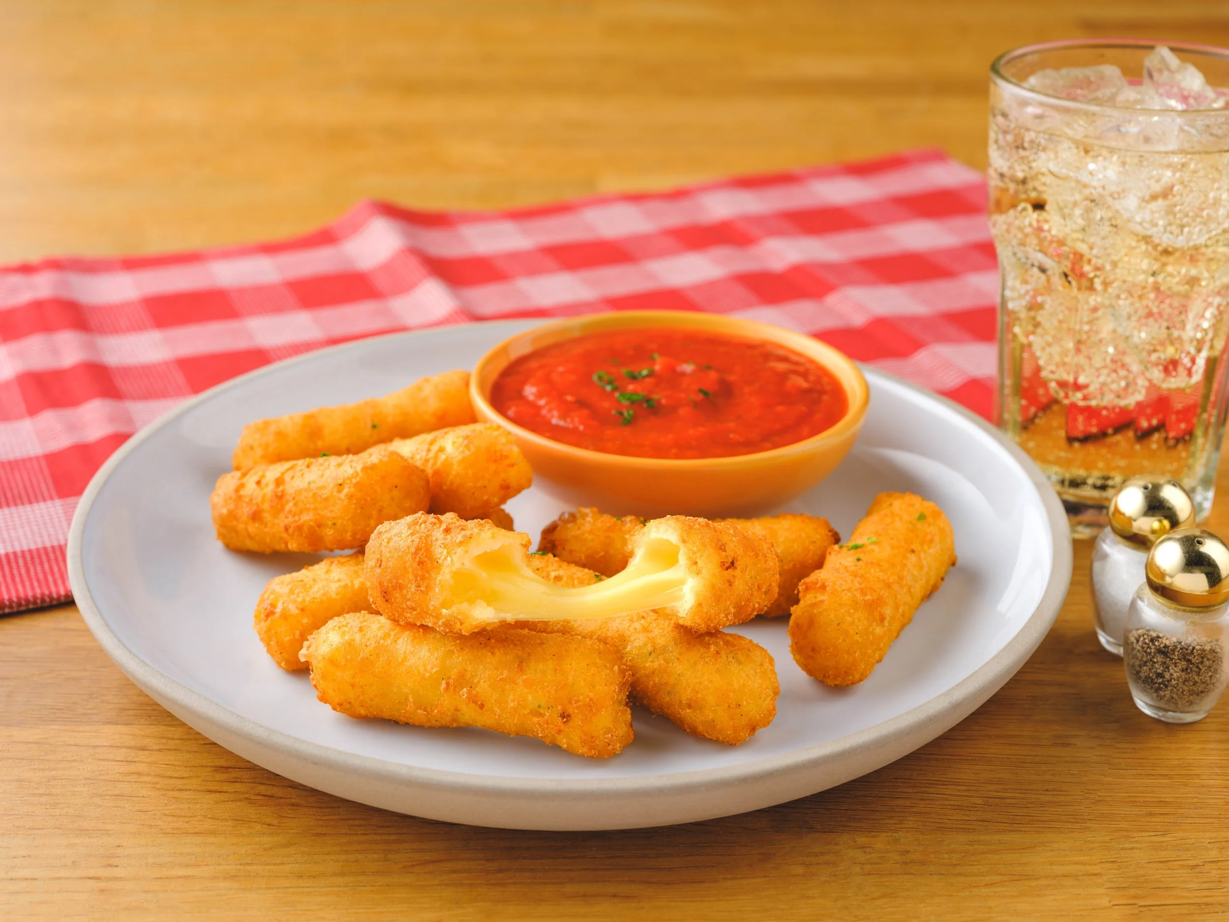 12 Mozzarella Sticks_975.jpg