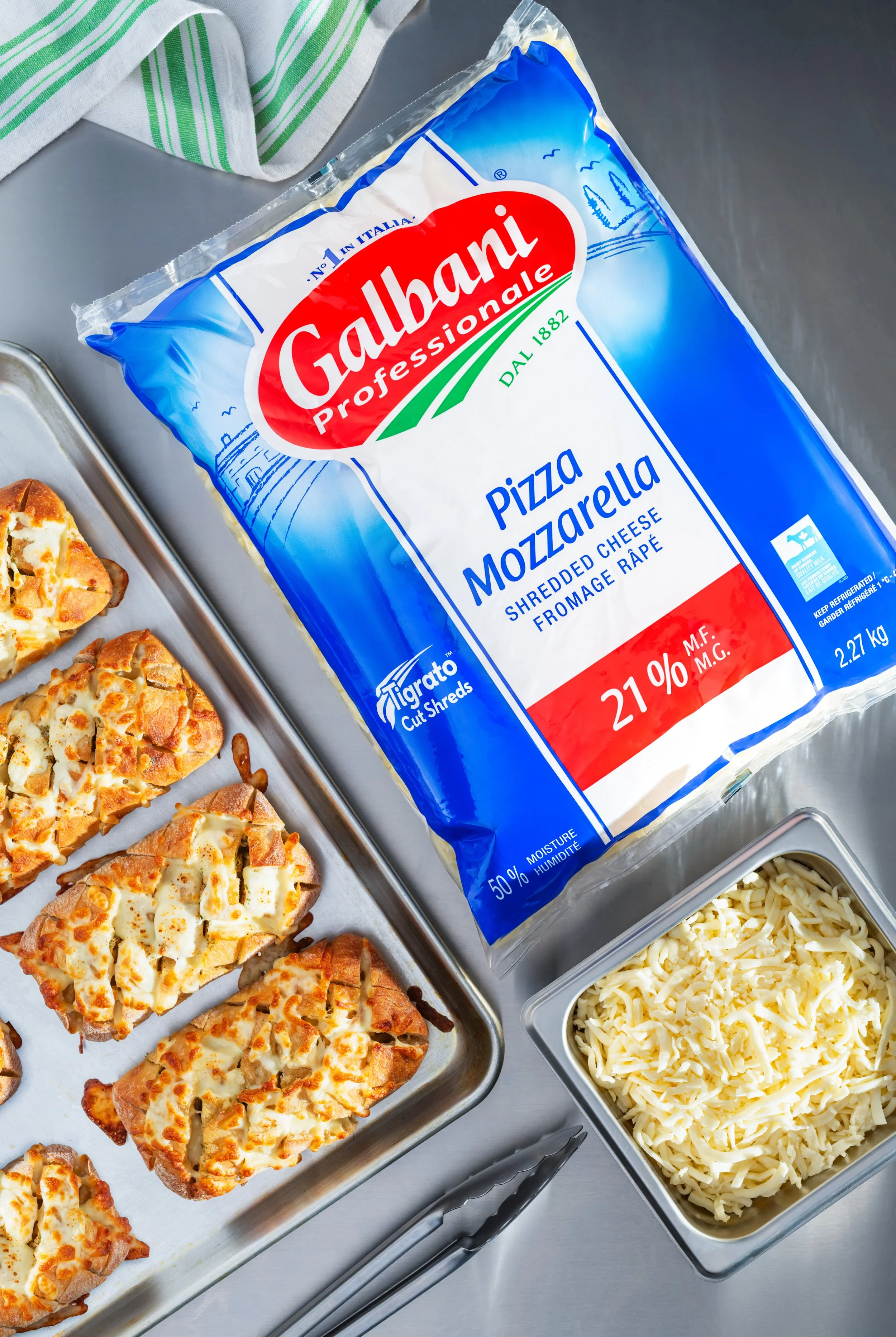05 Cheesy Garlic Pull Apart Bread.jpg