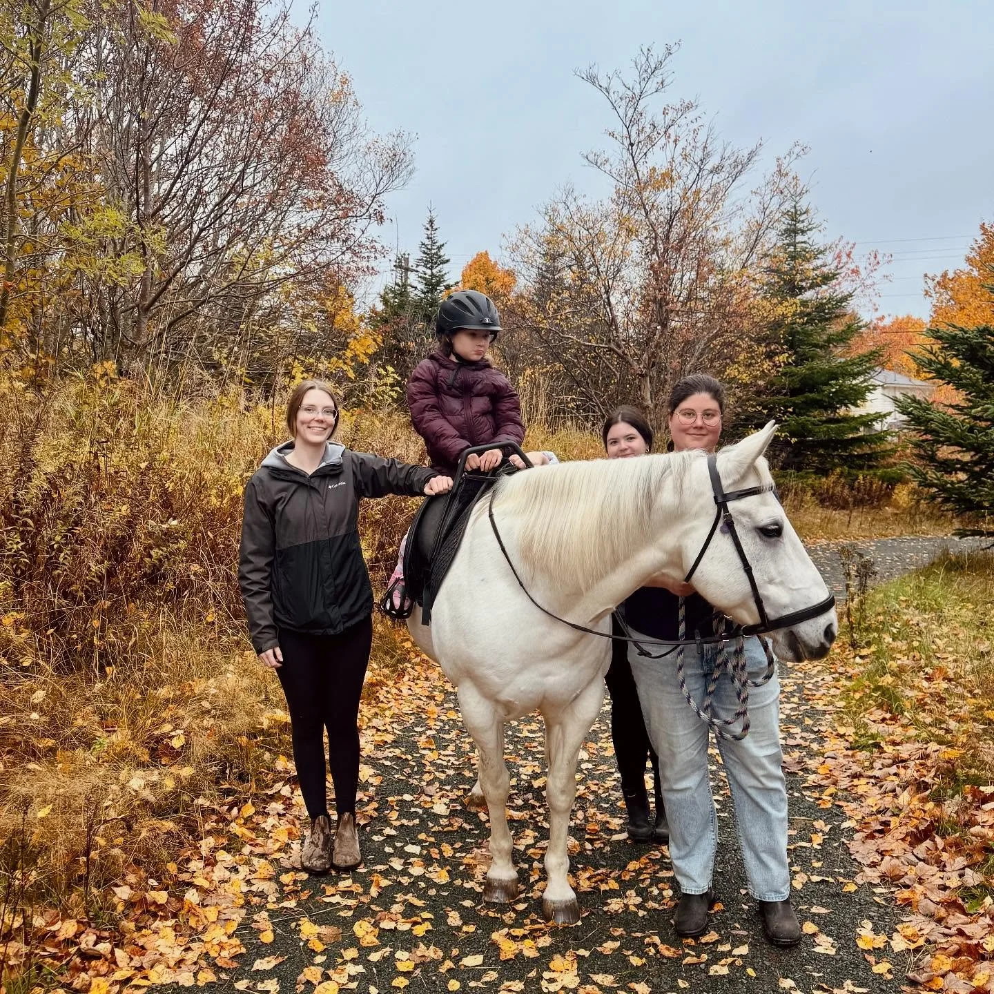 Raya, Amelia, & friends posing for the perfect fall photo π