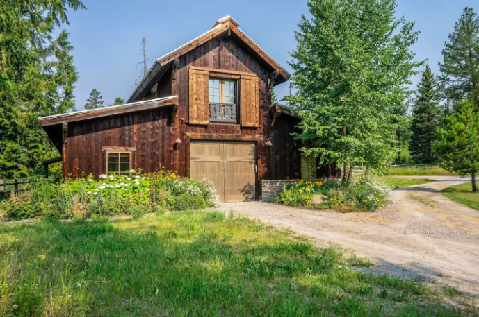 Mountain Modern Interior Design for Vacation Rentals: Why Professional Design Increases Occupancy