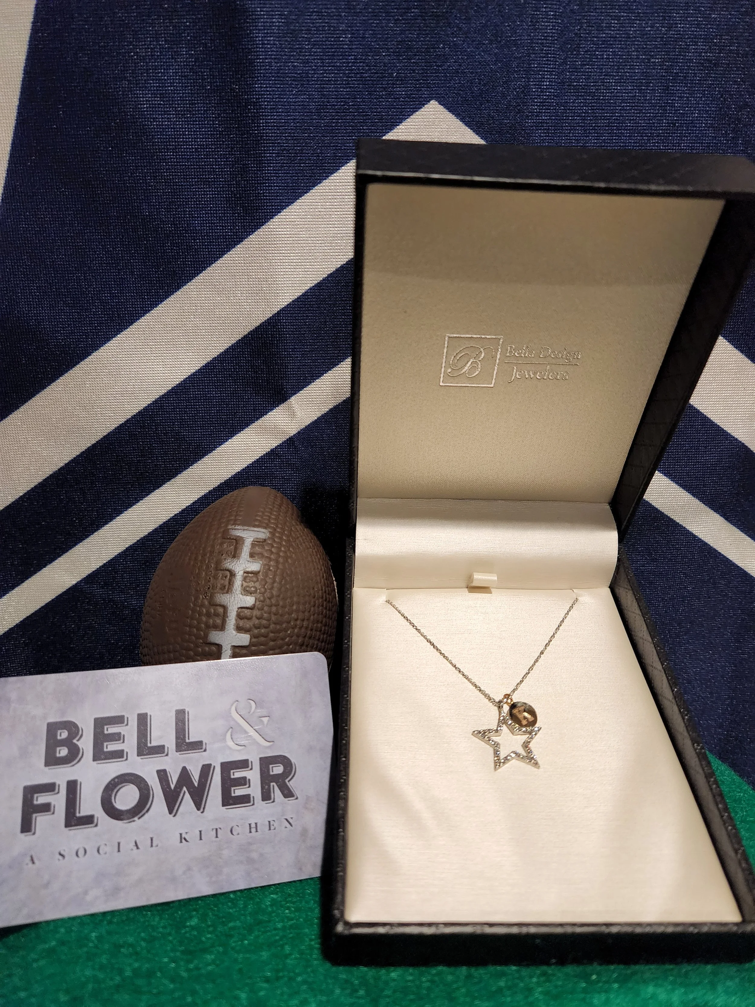 Prize Package 2 -                                                      

Donated by:
Bella Jewelers
Bell & Flower