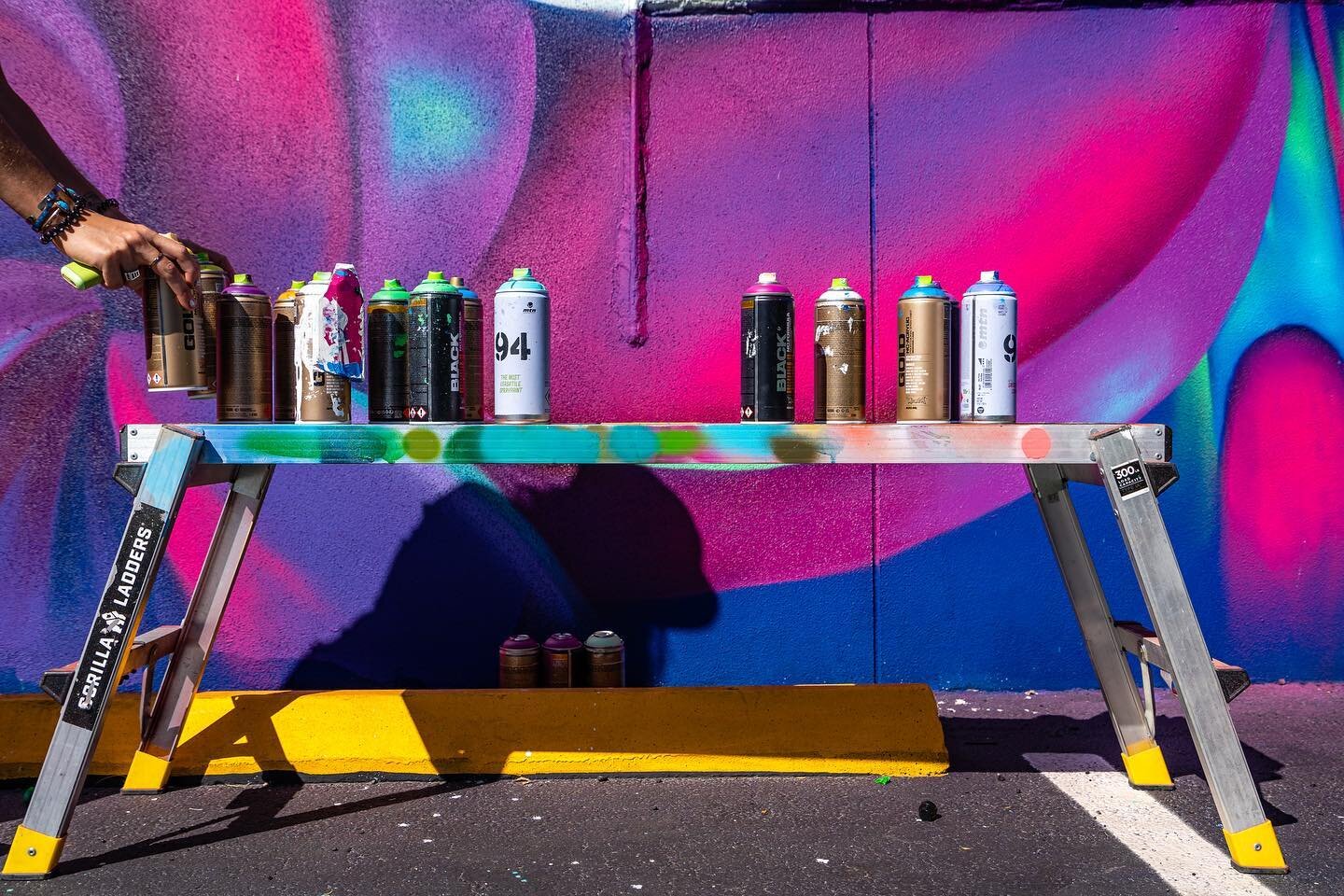 Some people call it a scary obsession I like to call it a passion🙃 
&bull;
📸 @markrapien @shineonstpete #streetart #spraypaint #spraydaily #lovemytools #sprayobession #stpetemurals #floridamurals #bloom #epiphany #mural #streetart #artist #graffiti