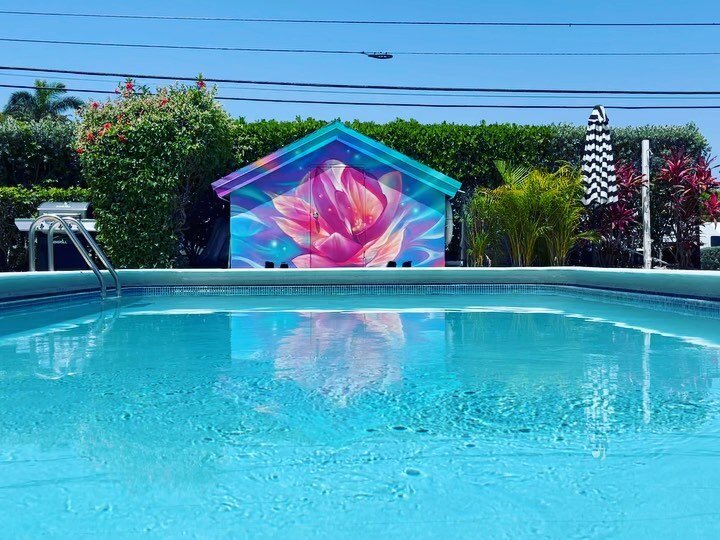 Flower Power🪷✨ was a blast transforming this cute pool house for @pierwalkdeerfieldbeach last week☺️ I had a really nice, relaxing time painting this - thanks Danielle and Marco! 
&bull;
#pierwalkdeerfieldbeach #poolmural #vacationvibes #deerfieldbe